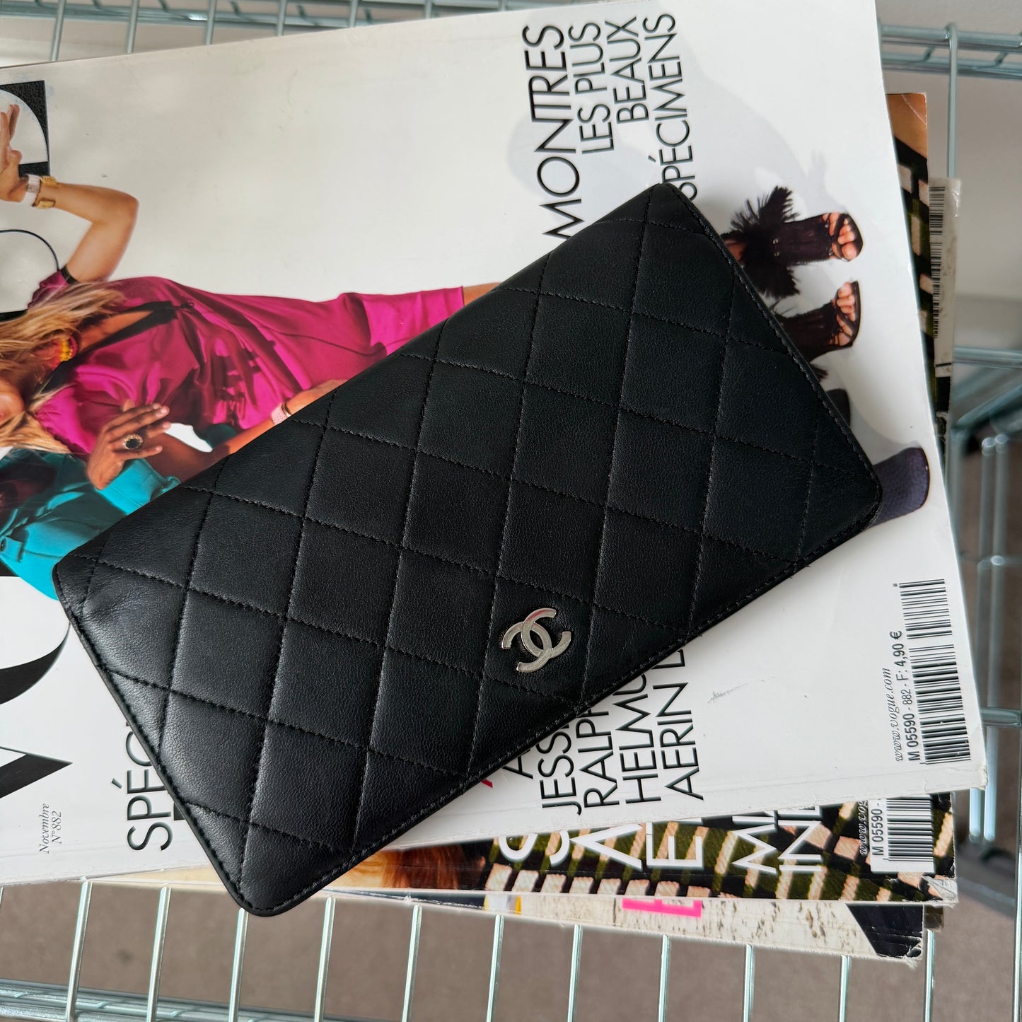Pre-Owned Black Matelassé Lambskin Leather Fold Wallet