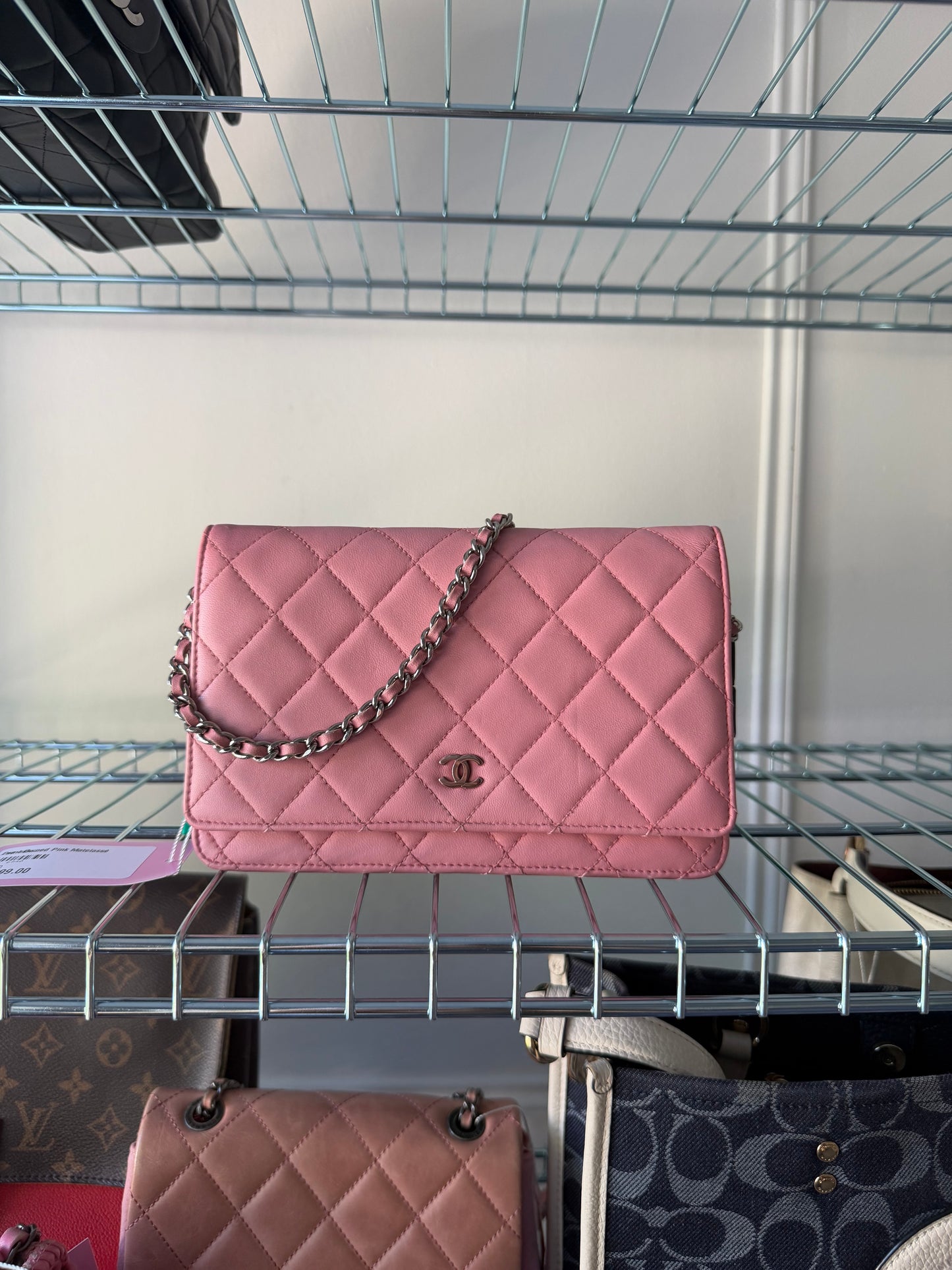 Pre-Owned Pink Matelassé Lambskin Wallet on Chain
