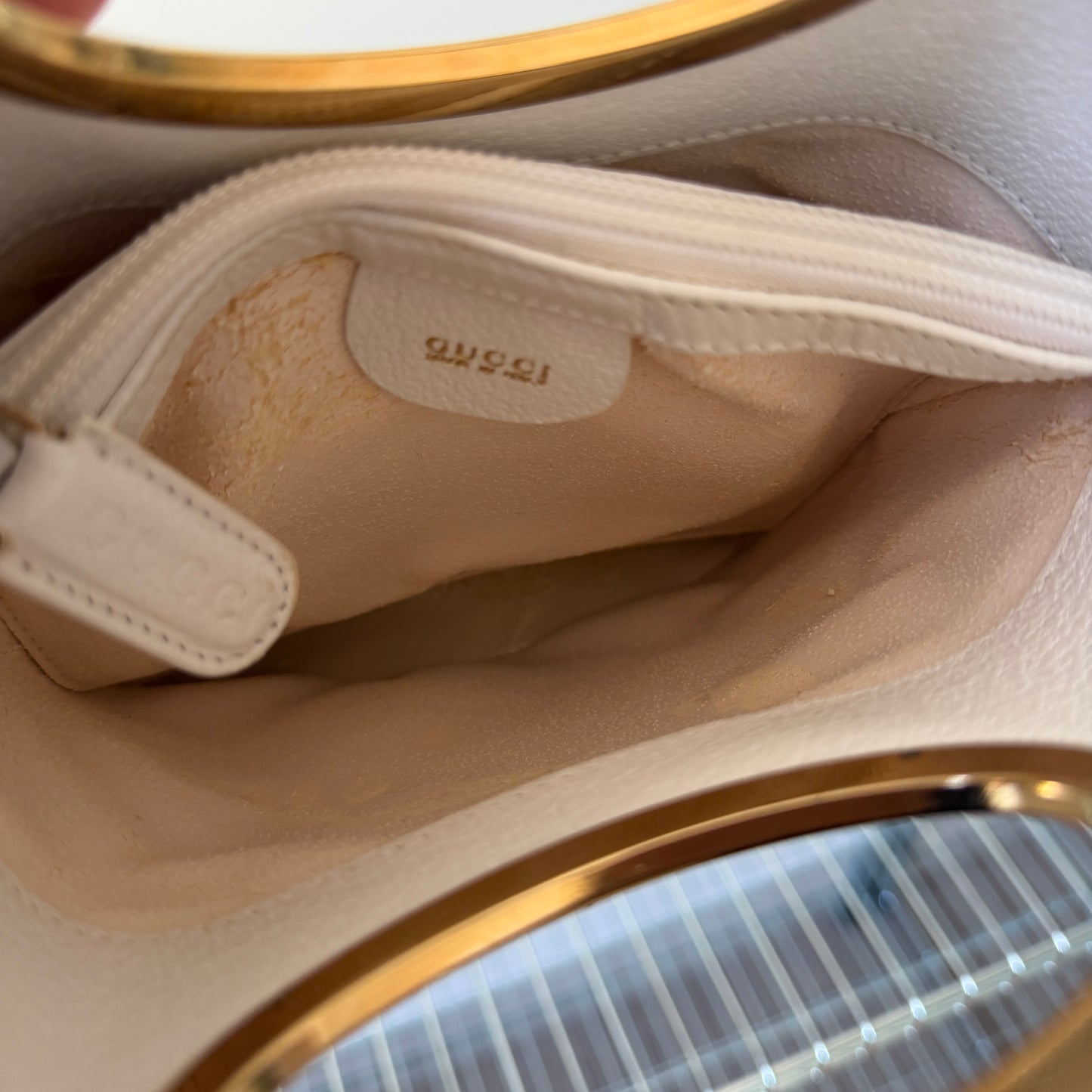 Pre-Owned White Leather Bucket Bag