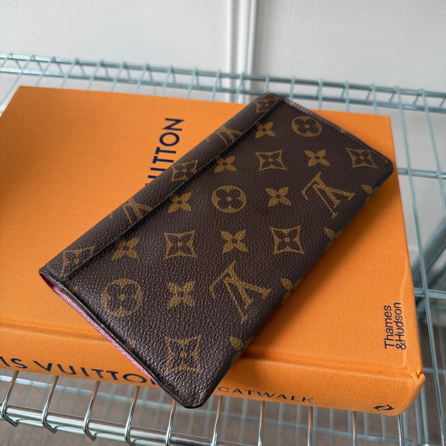 Pre-Owned LV Monogram Canvas Sarah Wallet w/Cardholder