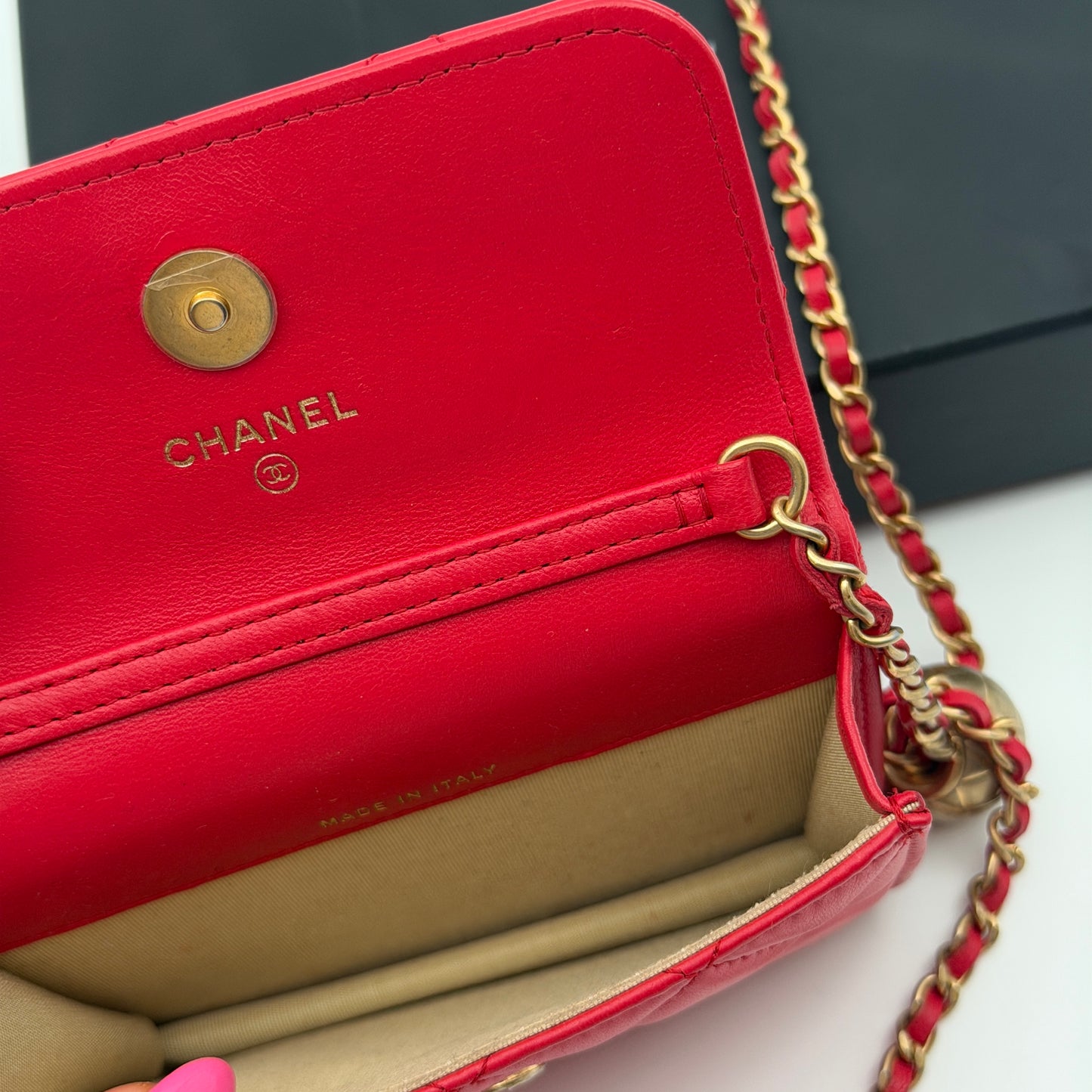Pre-Owned Red Matelassé Mini Lambskin Leather Crossbody Bag