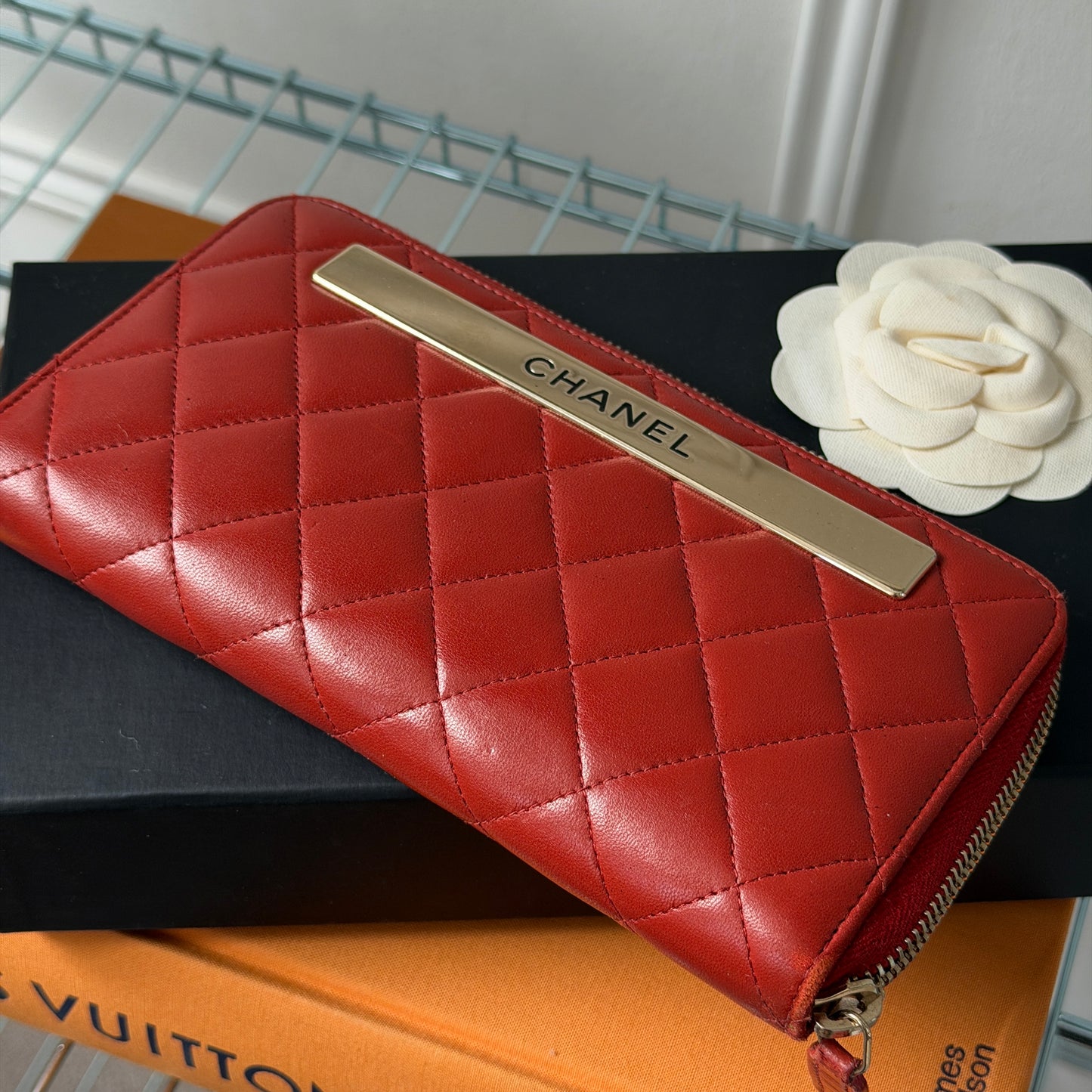 Pre-Owned Red Matelassé Lambskin Leather Zip Wallet
