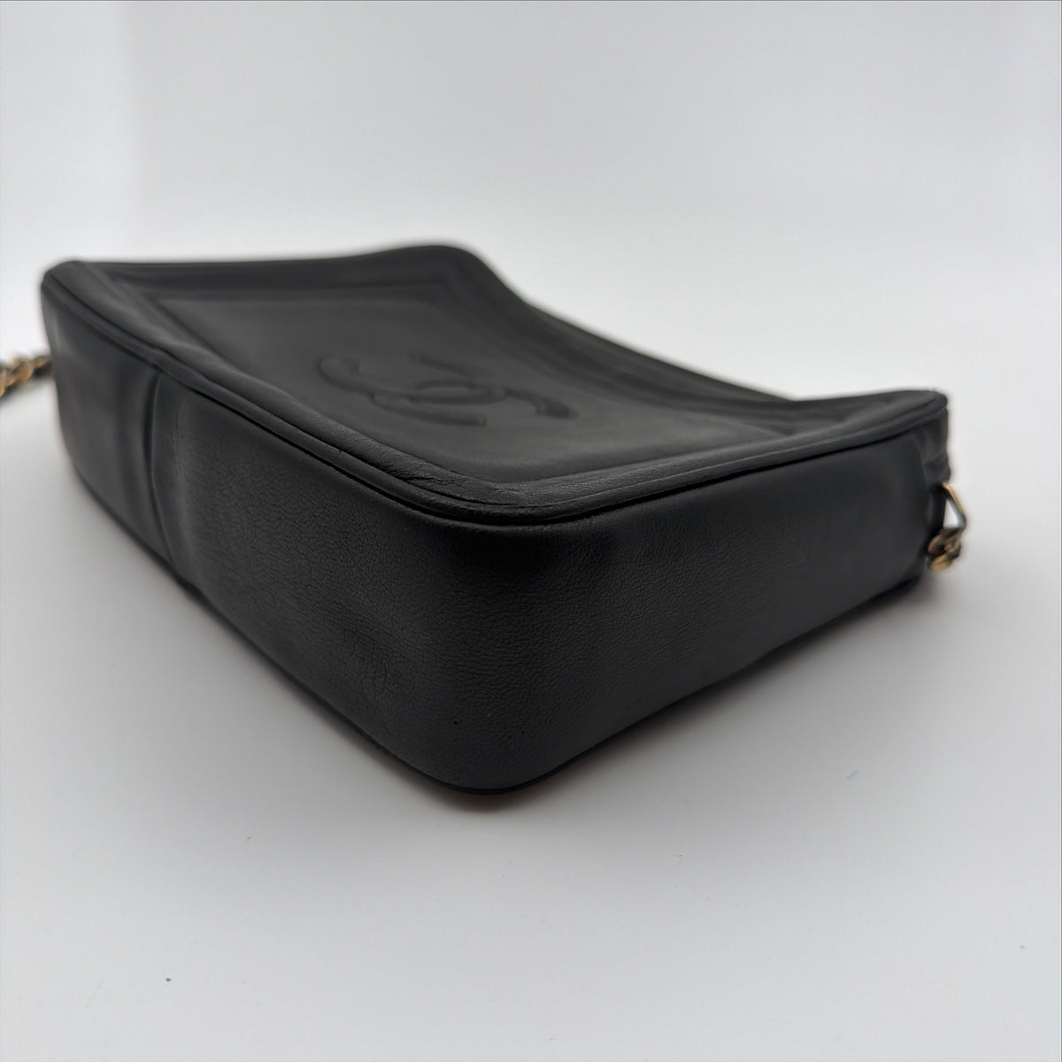 Pre-Owned Black CC Lambskin Camera Bag