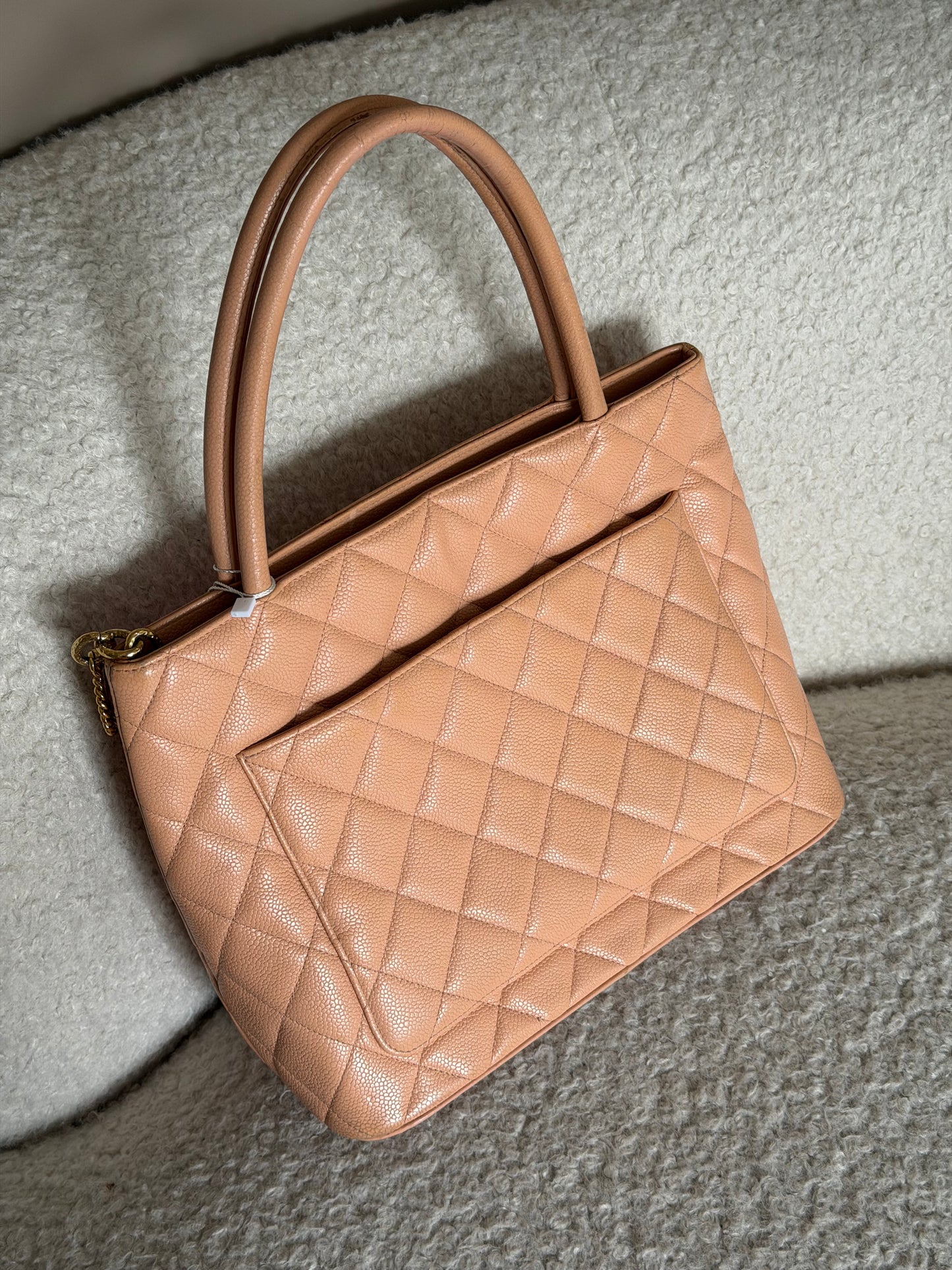 Pre-Owned Pink Matelassé Caviar Leather Medallion Tote Bag