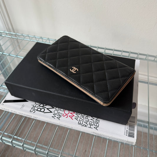 Pre-Owned Black Matelassé Lambskin Leather Flap Wallet