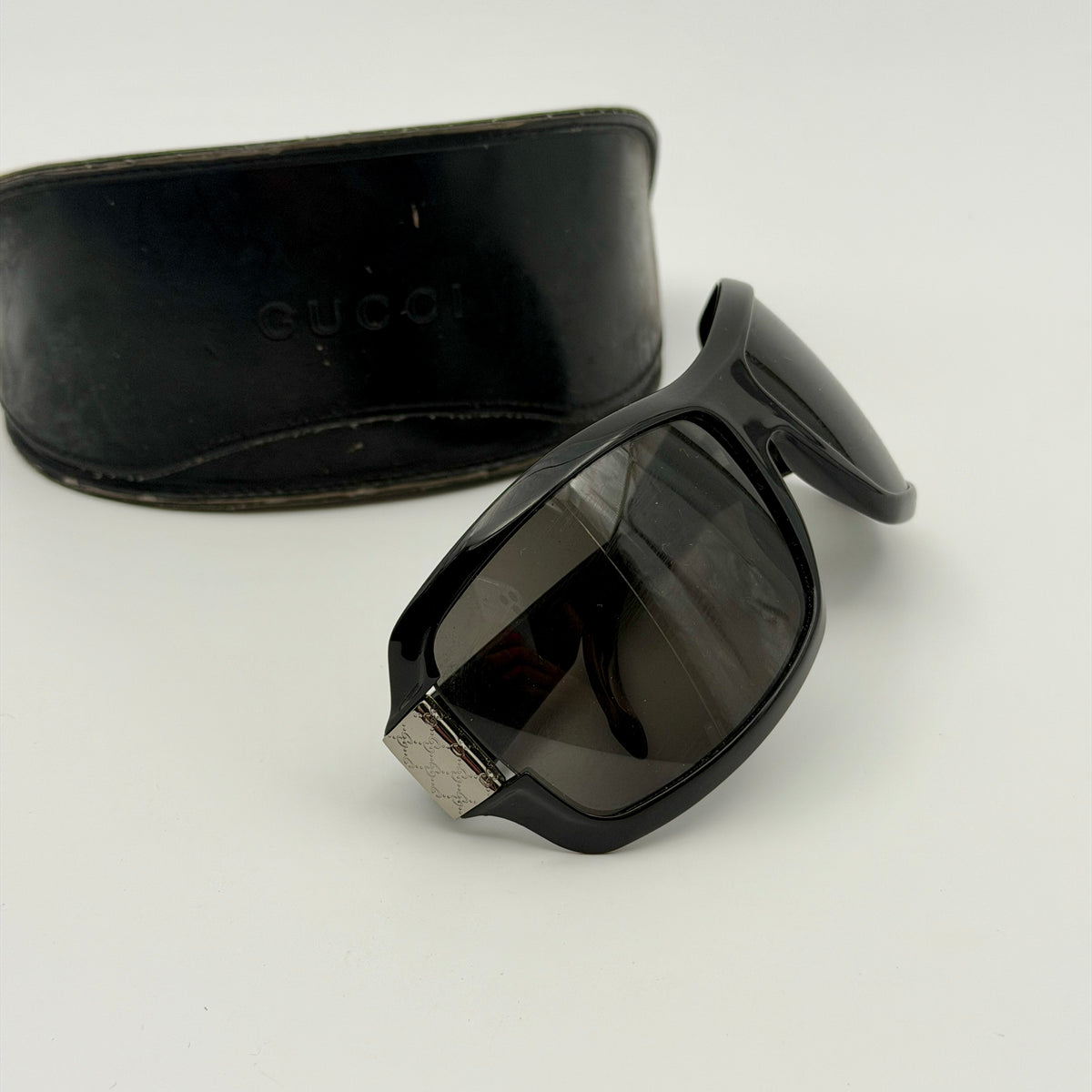 Pre-Owned Black Sunglasses