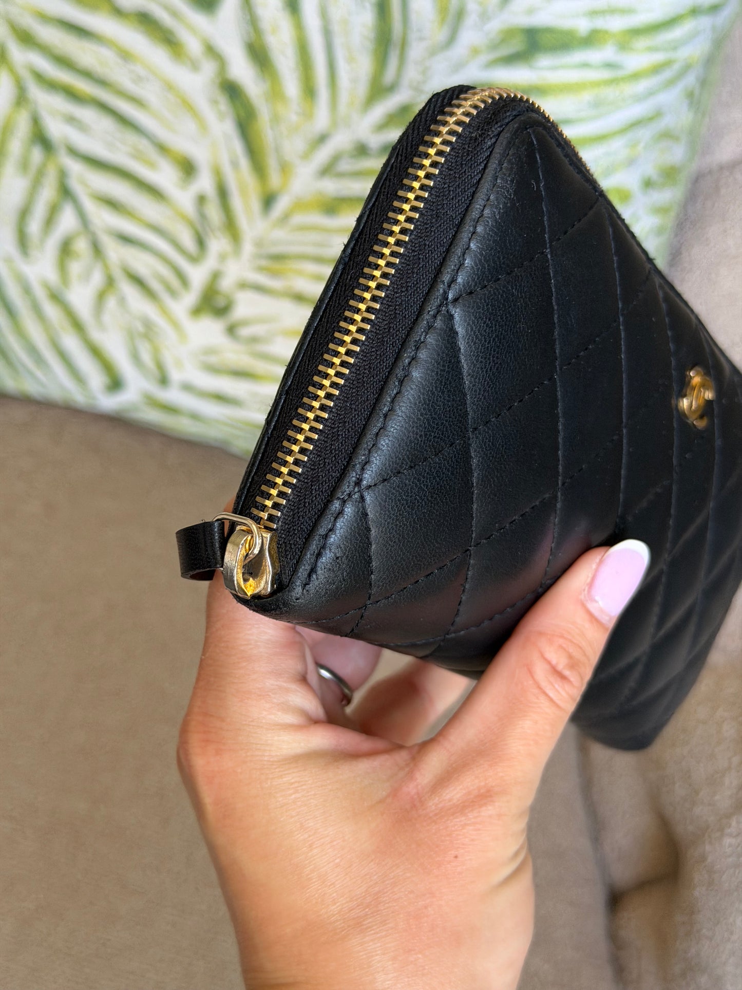 Pre-Owned Black Matelassé Lambskin Leather Zip Wallet
