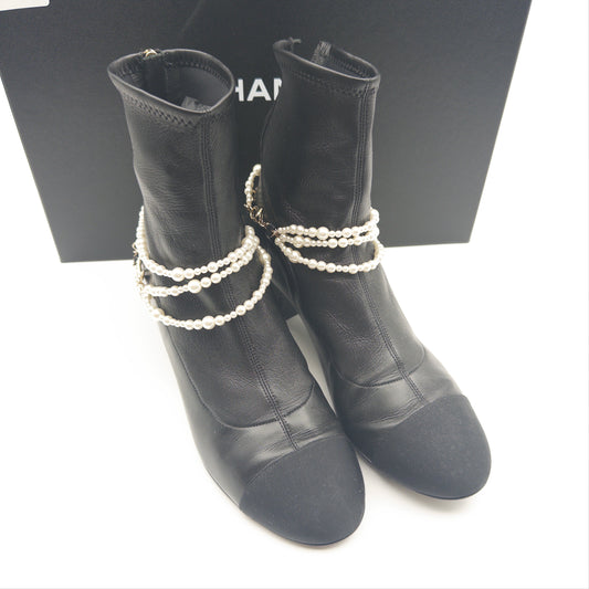 Pre-Owned Black Leather Boots (39)