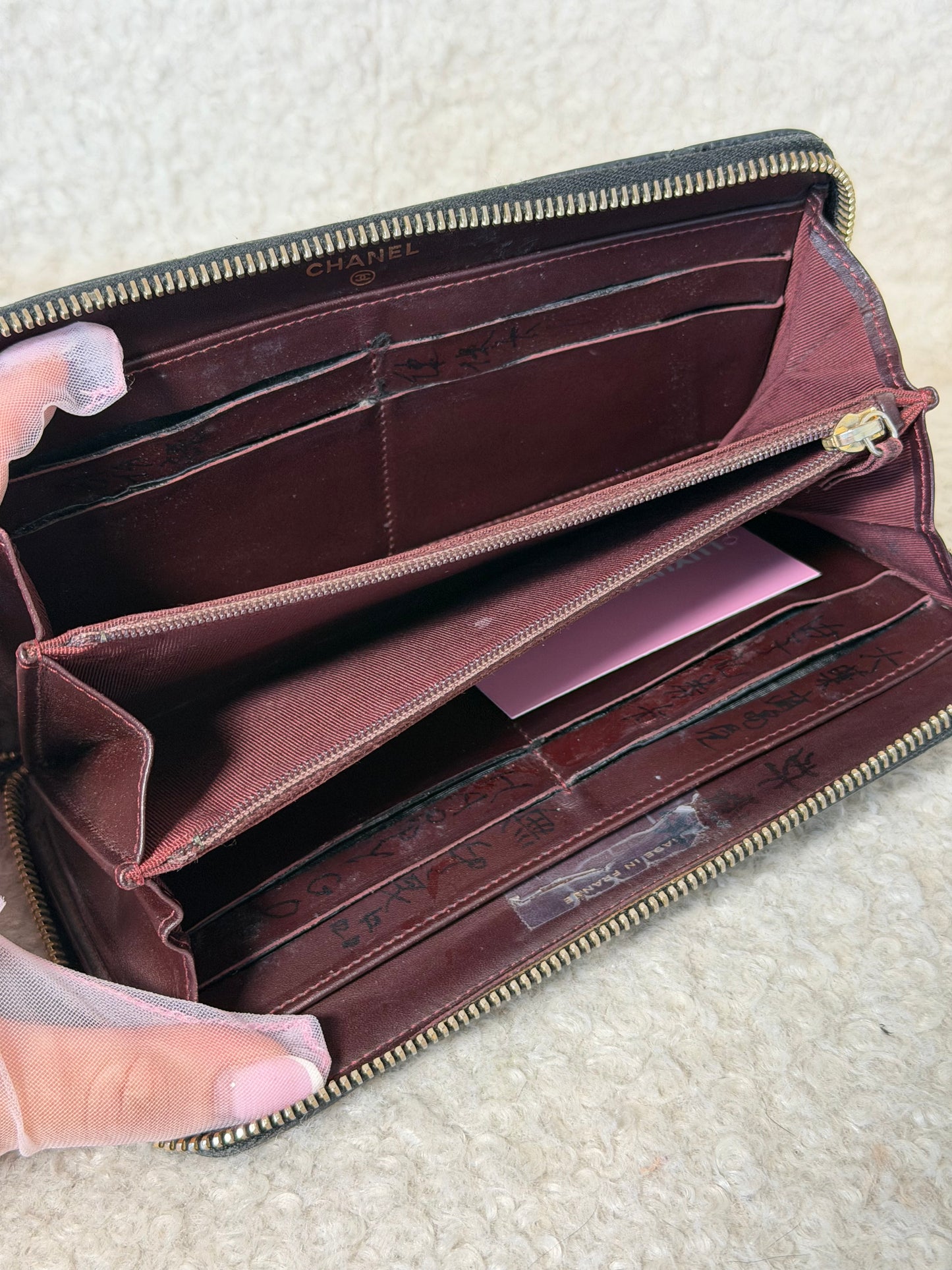 Pre-Owned Black Matelassé Caviar Leather Zip Wallet