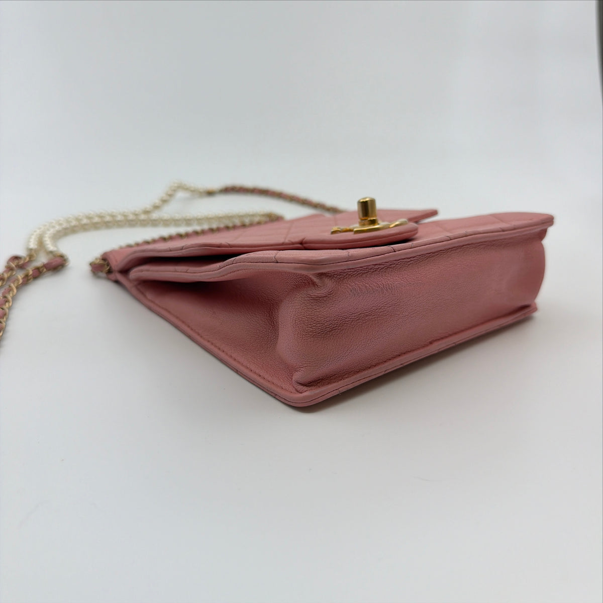 Pre-Owned Pink Pearls Lambskin Leather Single Flap Crossbody Bag