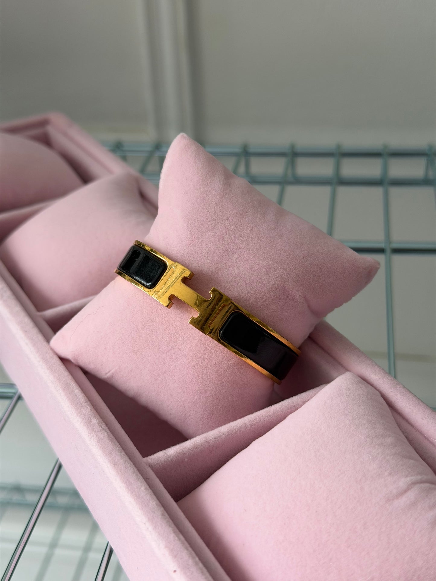 Pre-Owned Black Gold-Plated Clic H