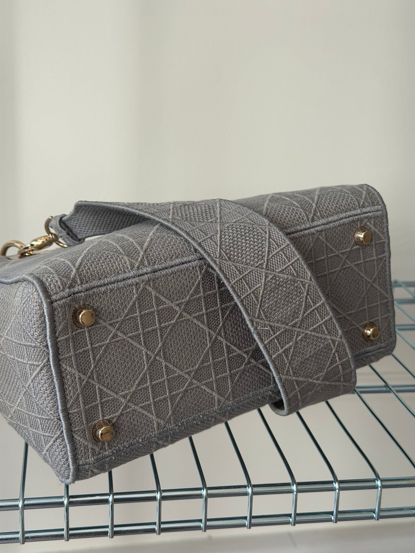 Pre-Owned Grey Fabric D Light Handbag