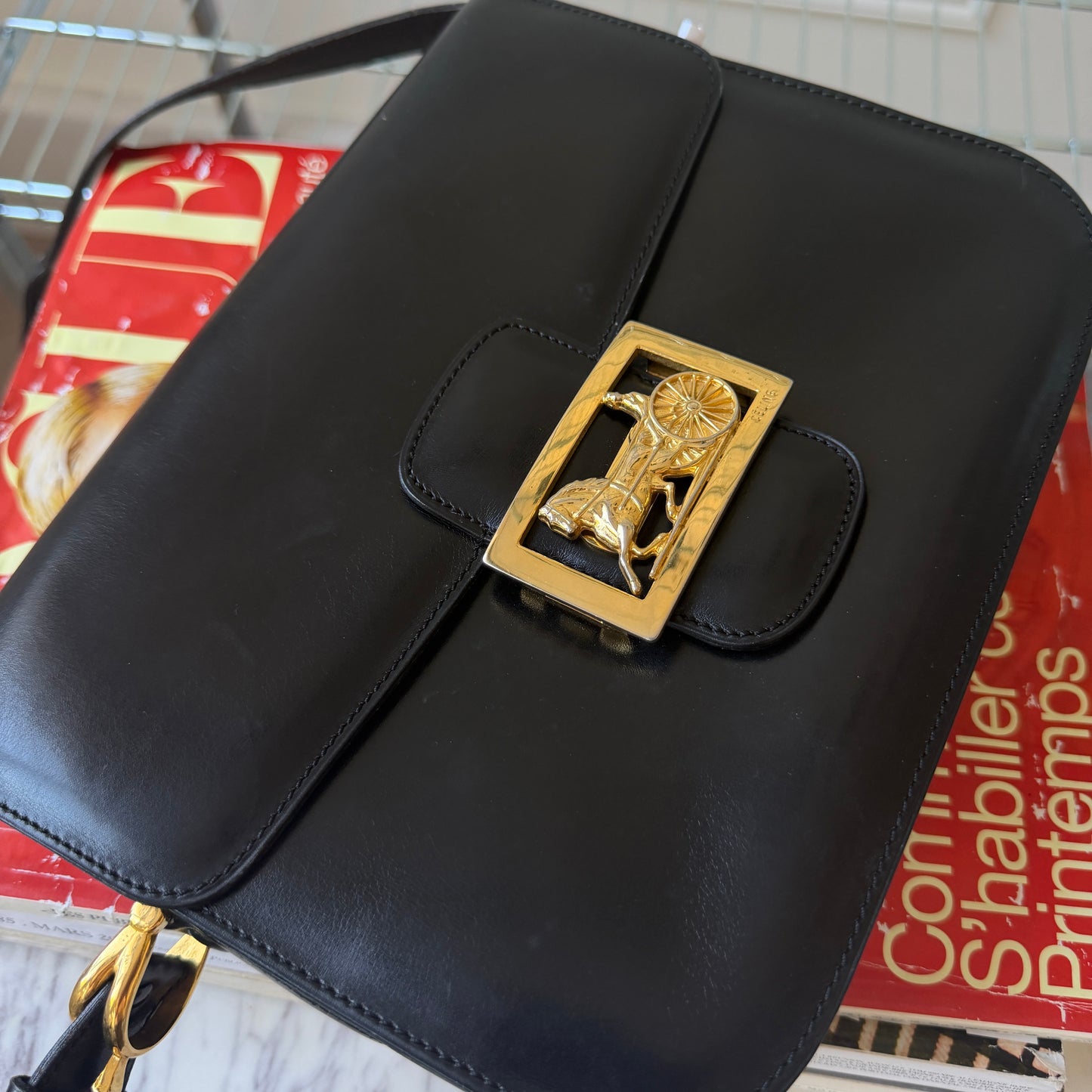Pre-Owned Black Box Leather Carriage Shoulder Bag