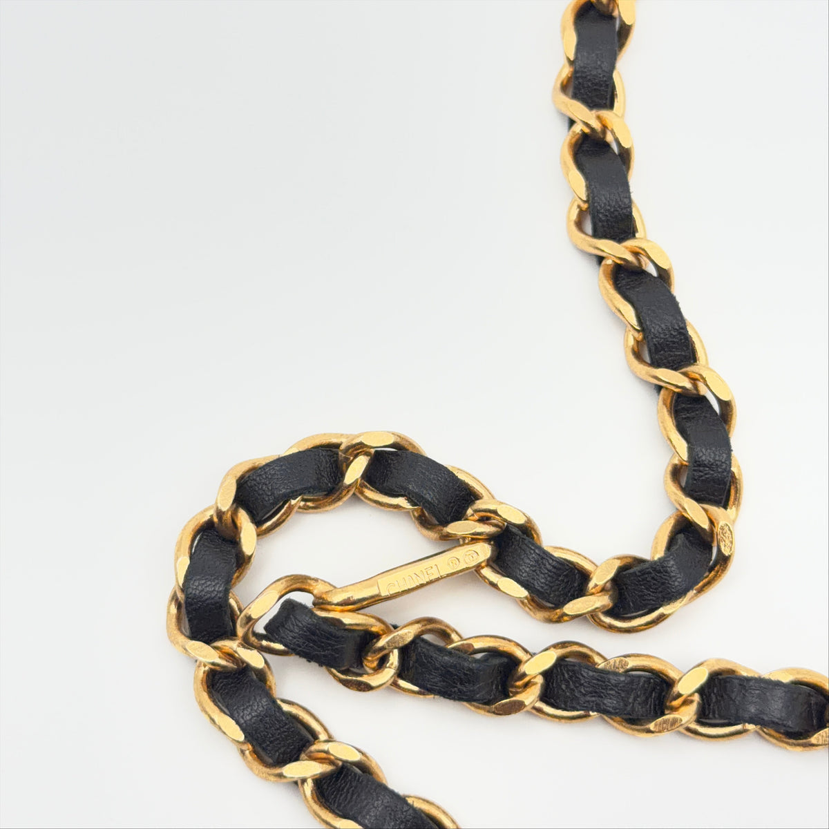 Pre-Owned Black Gold-Plated Chain/Leather Belt