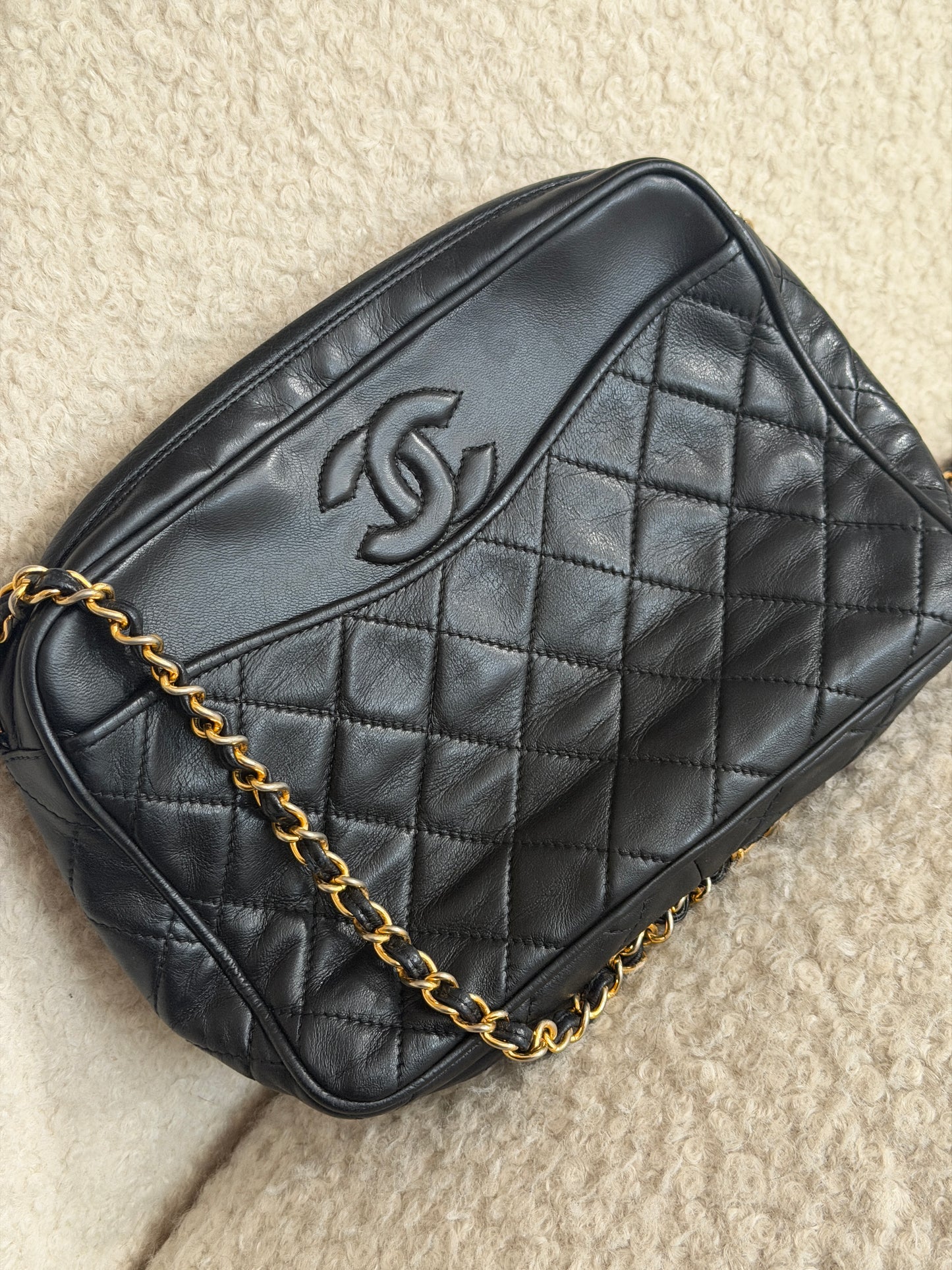 Pre-Owned Black Matelassé Lambskin Leather Camera Bag