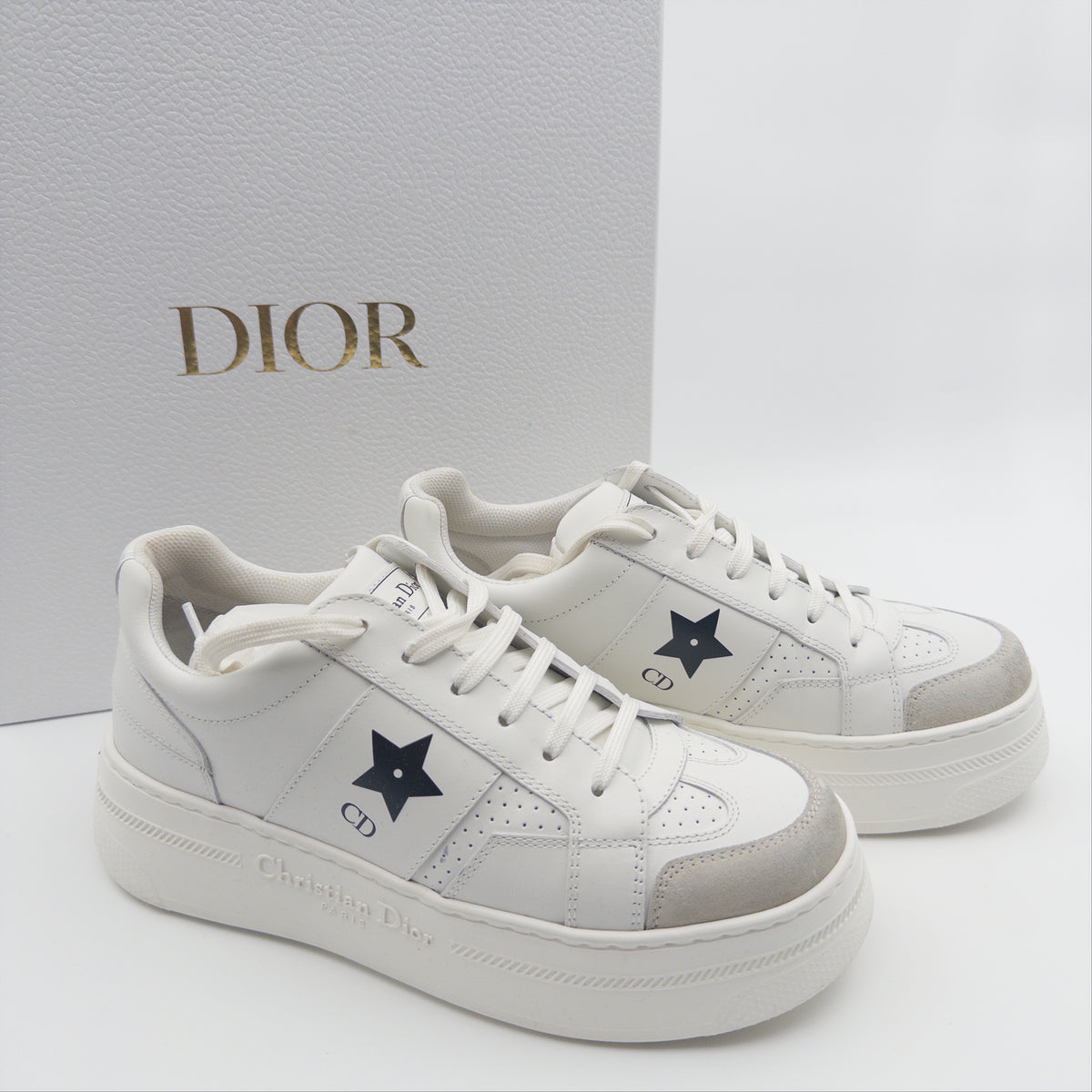 Pre-Owned White Leather Trainers (38)