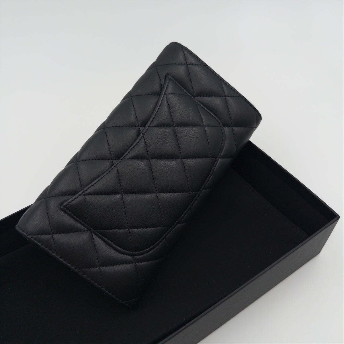 Pre-Owned Black Matelassé Lambskin Leather Wallet