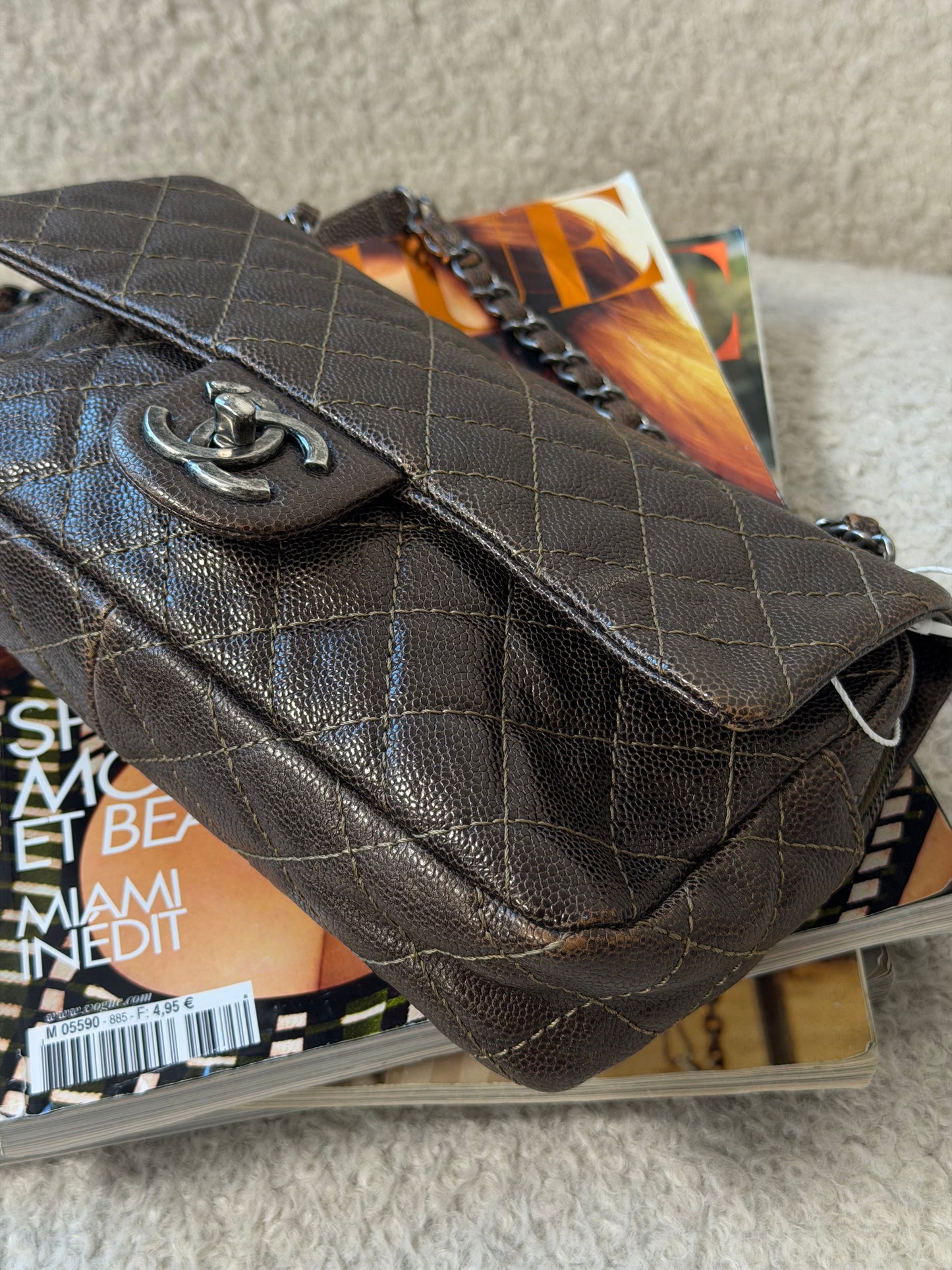 Pre-Owned 2012 Brown Shiny Caviar Leather Seasonal Single Flap Handbag