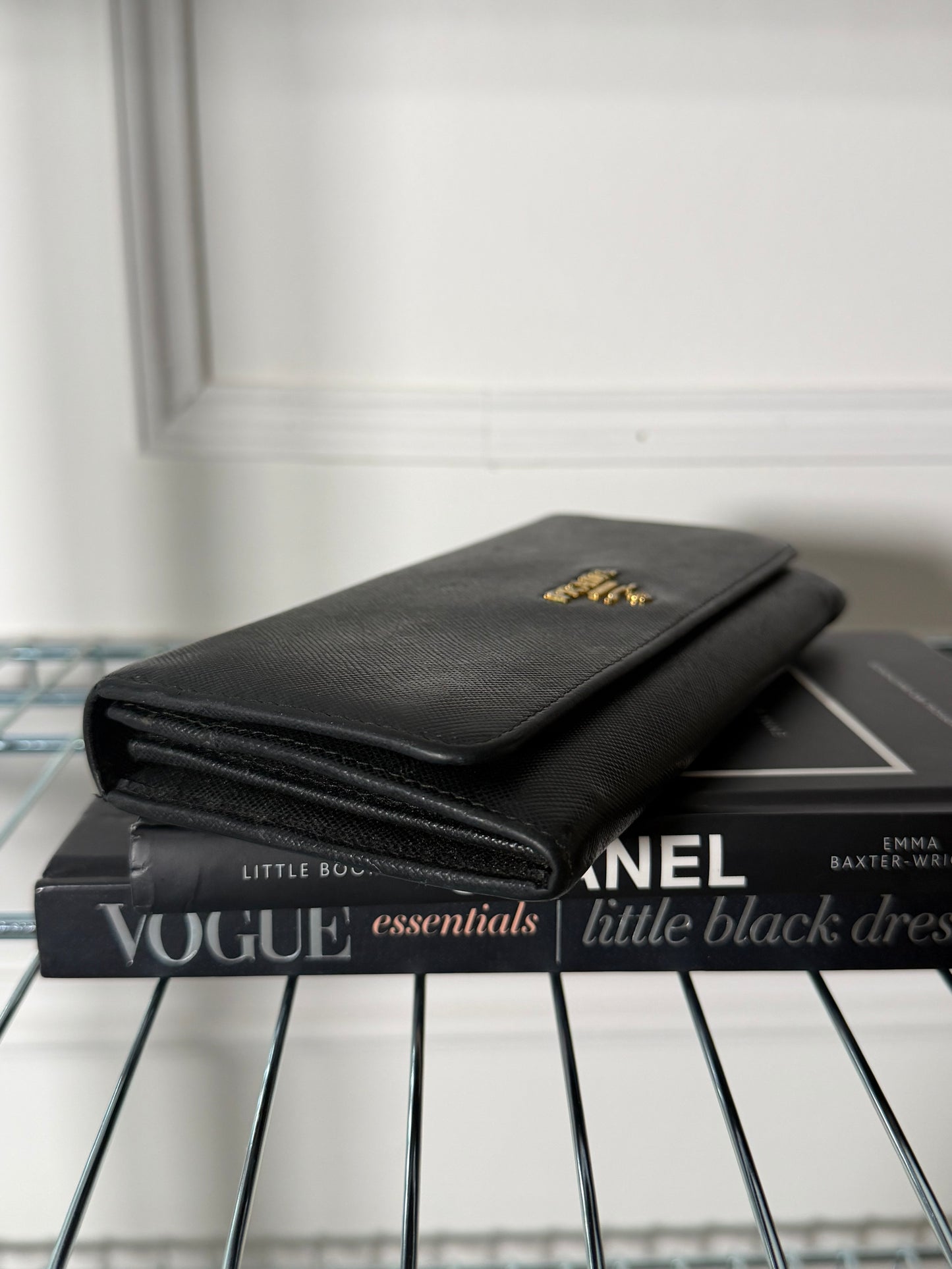 Pre-Owned Black Saffiano Leather Fold Wallet