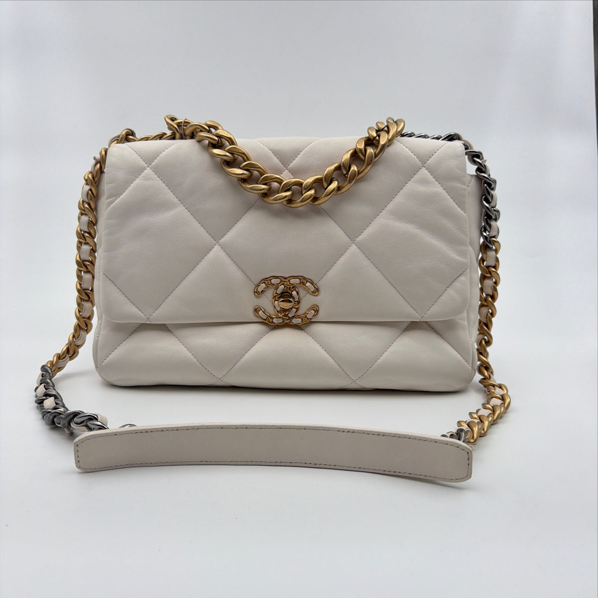 Pre-Owned White Shiny Lambskin Leather Single Flap Crossbody Bag