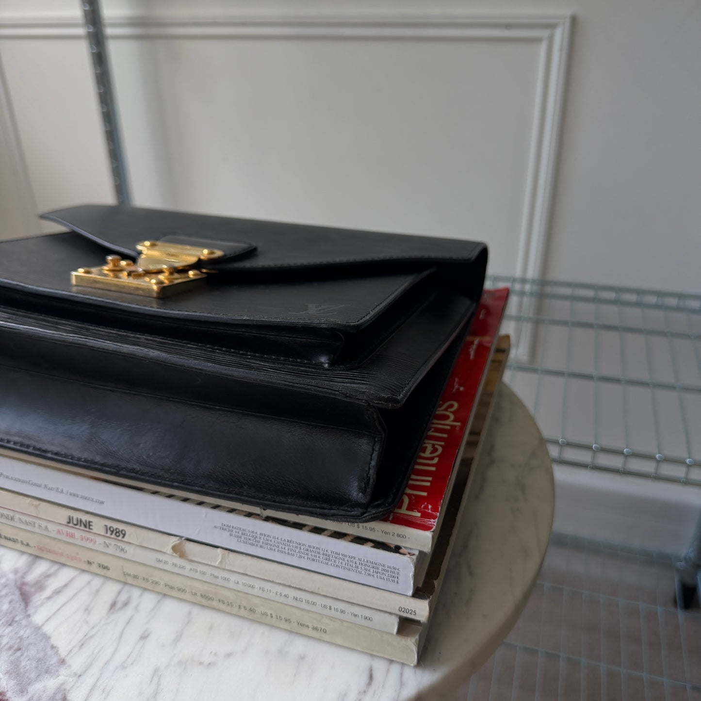 Pre-Owned Black Epileather Monceau GM Crossbody Bag