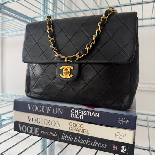 Pre-Owned Black Matelassé Lambskin Crossbody Square Single Flap Bag