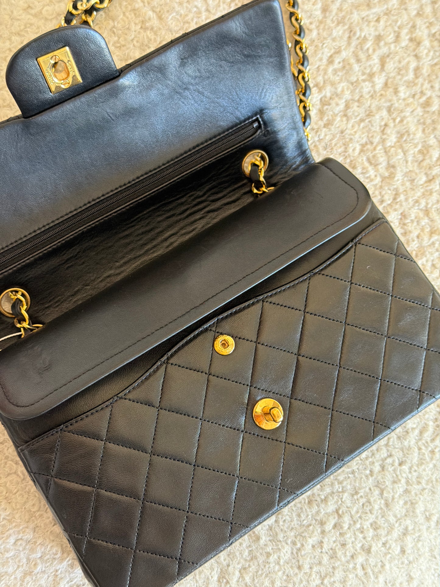Pre-Owned Black Lambskin Medium Classic Double Flap Shoulder Bag