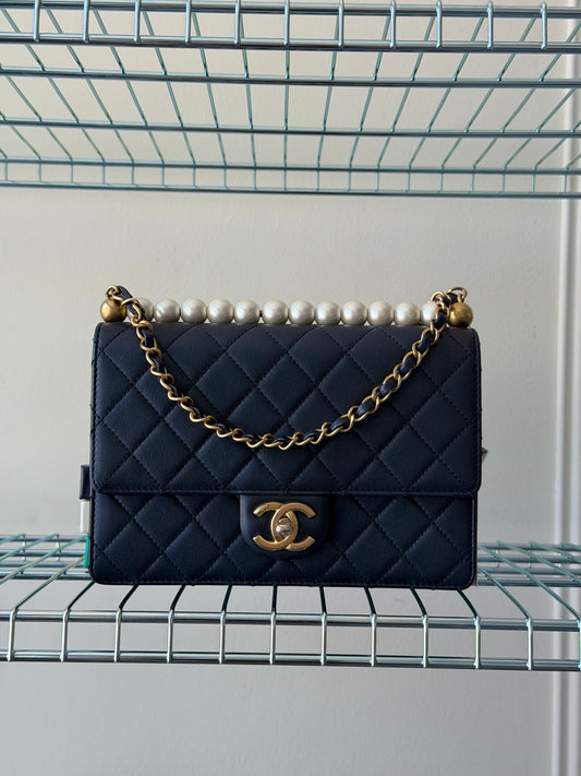 Pre-Owned Navy Metallic Lambskin Pearl Single Flap