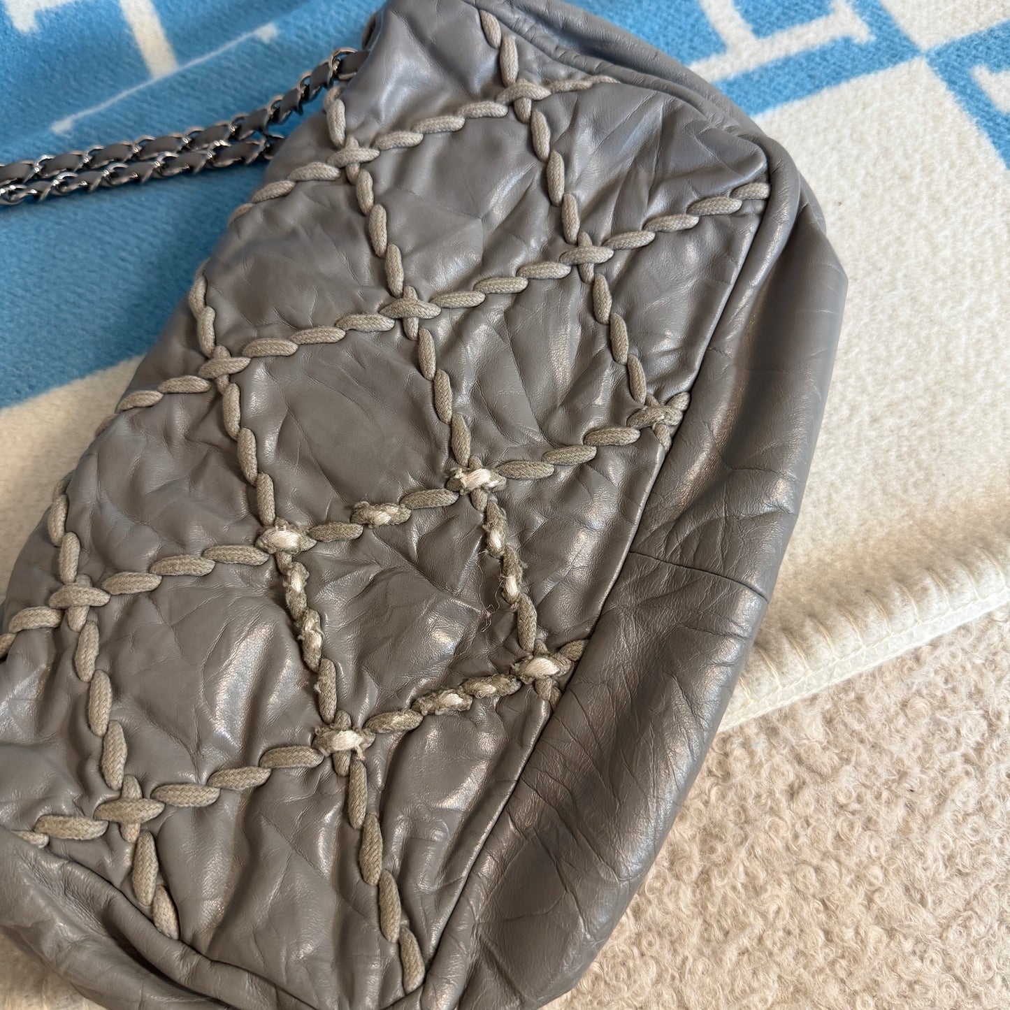 Pre-Owned Grey Quilted Shiny Lambskin Leather Single Flap Shoulder Bag