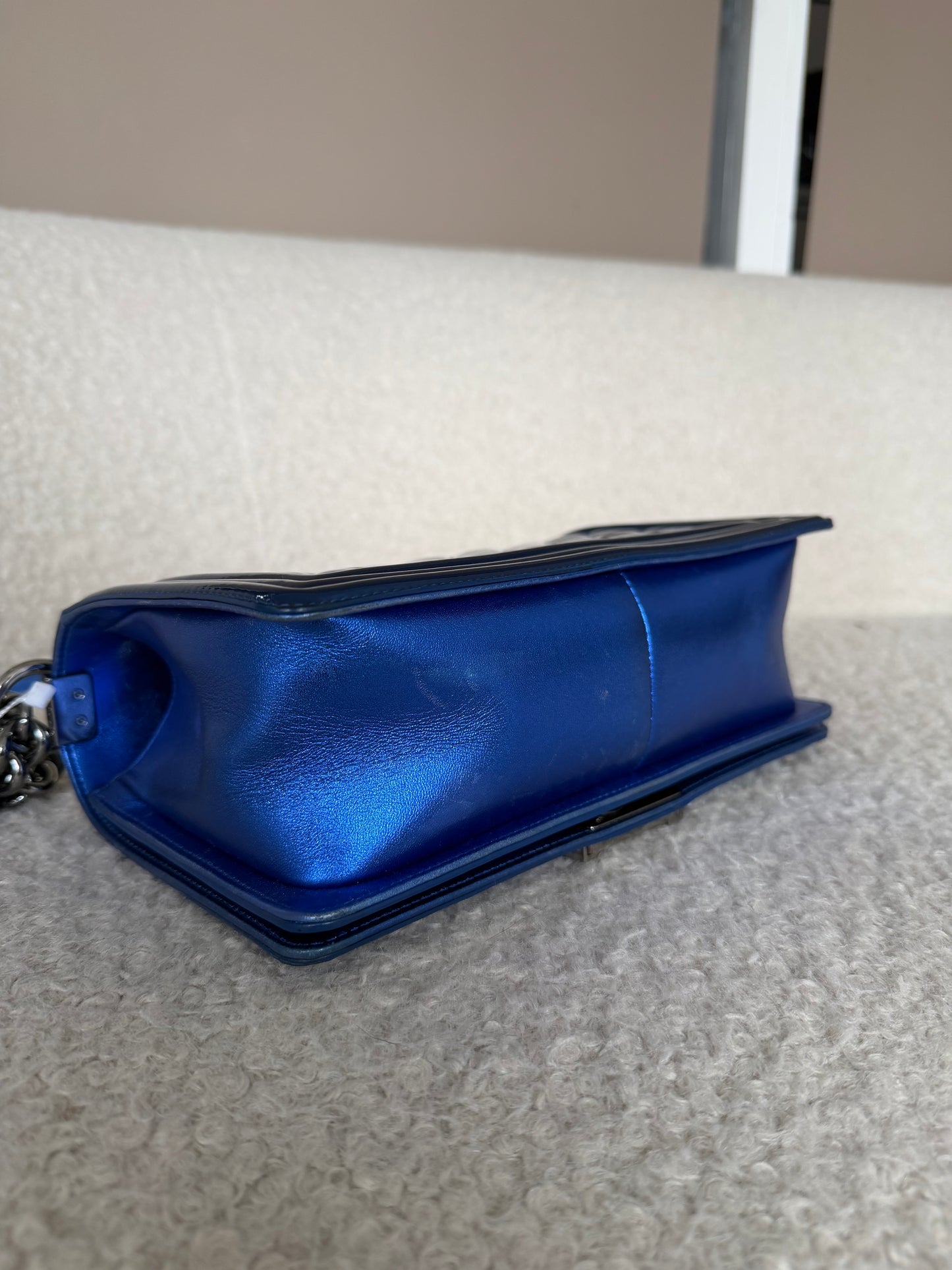 Pre-Owned Electric Blue Patent Leather Medium Boy Single Flap