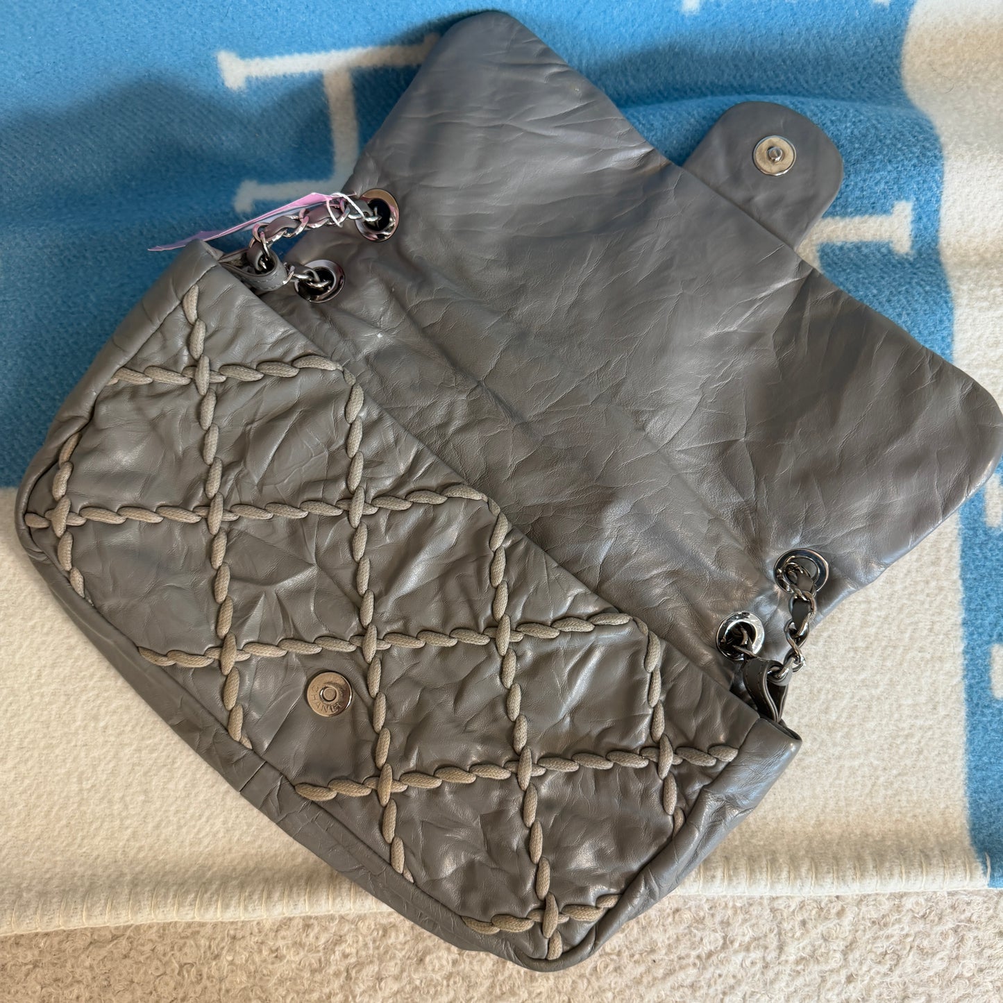 Pre-Owned Grey Quilted Shiny Lambskin Leather Single Flap Shoulder Bag