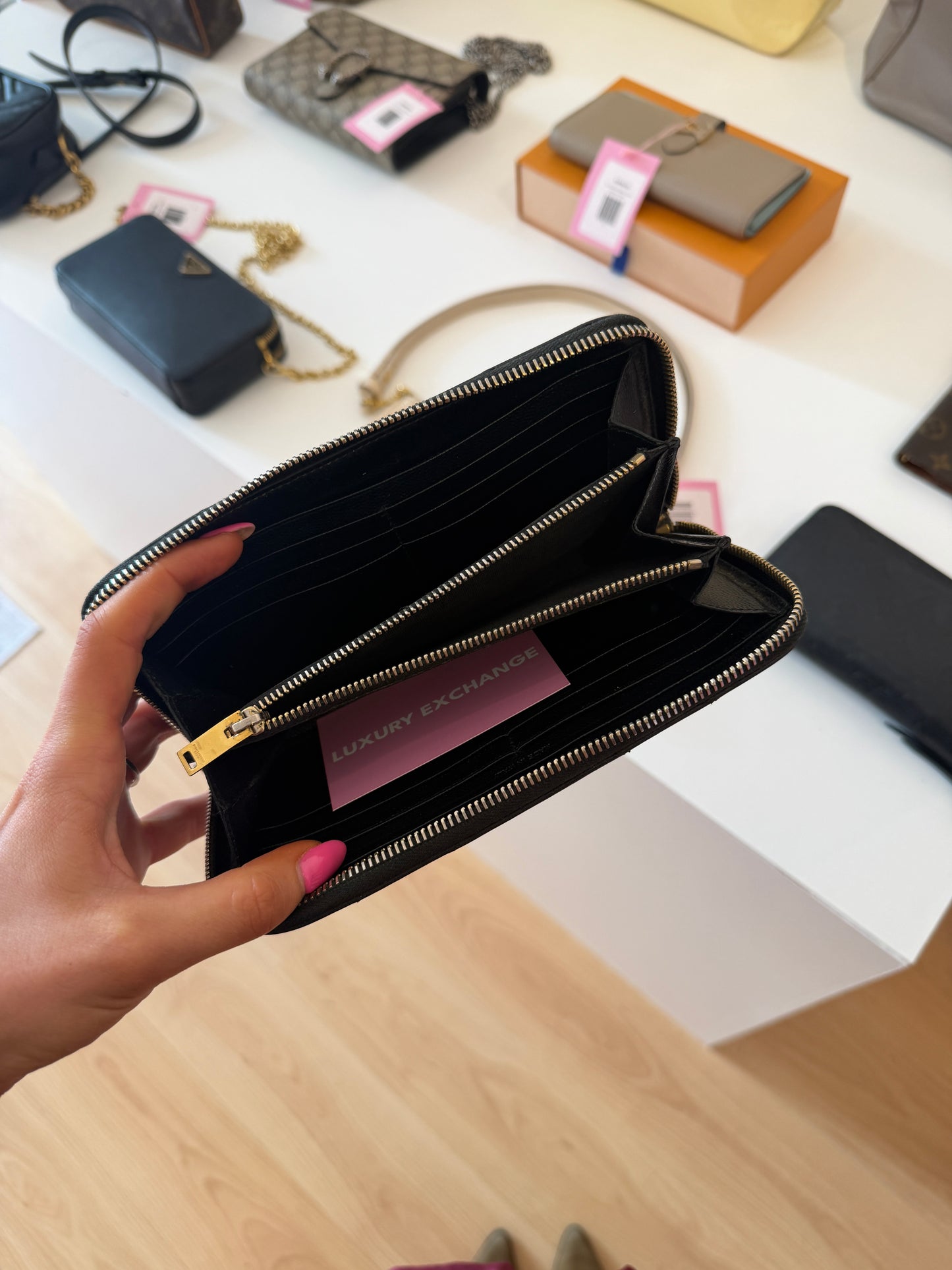 Pre-Owned Black Caviar Leather Wallet