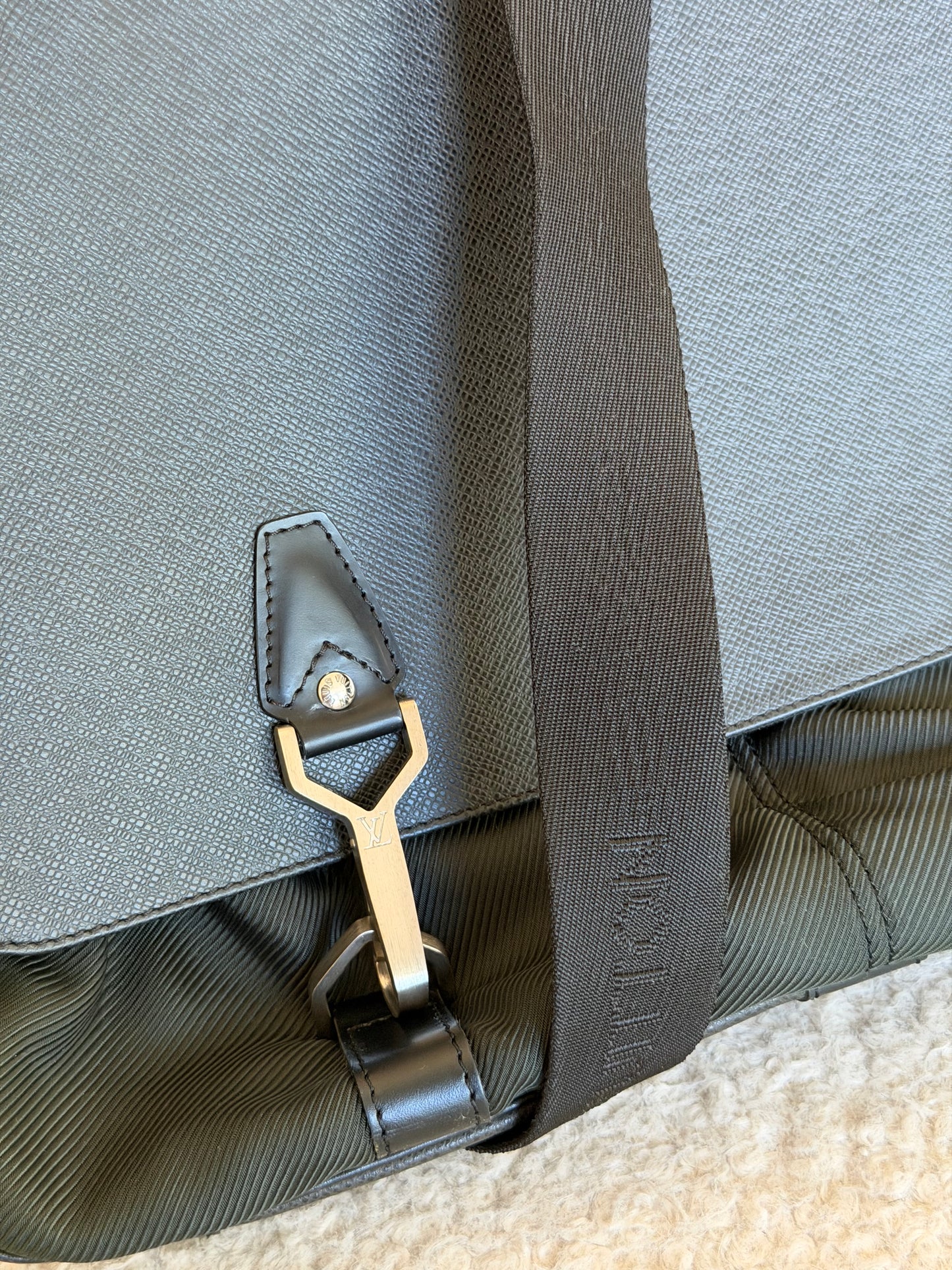Pre-Owned Khaki Nylon/Taiga Leather Shoulder Bag