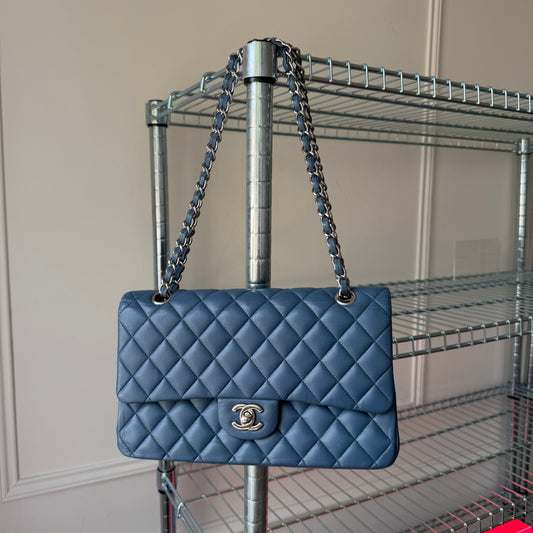 Pre-Owned Blue Lambskin Leather Medium Classic Flap