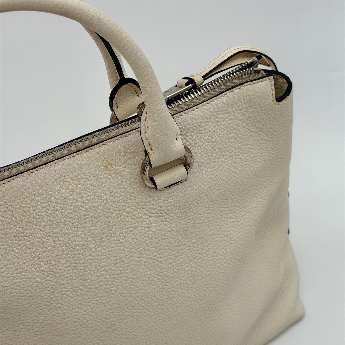 Pre-Owned White Leather Crossbody Bag