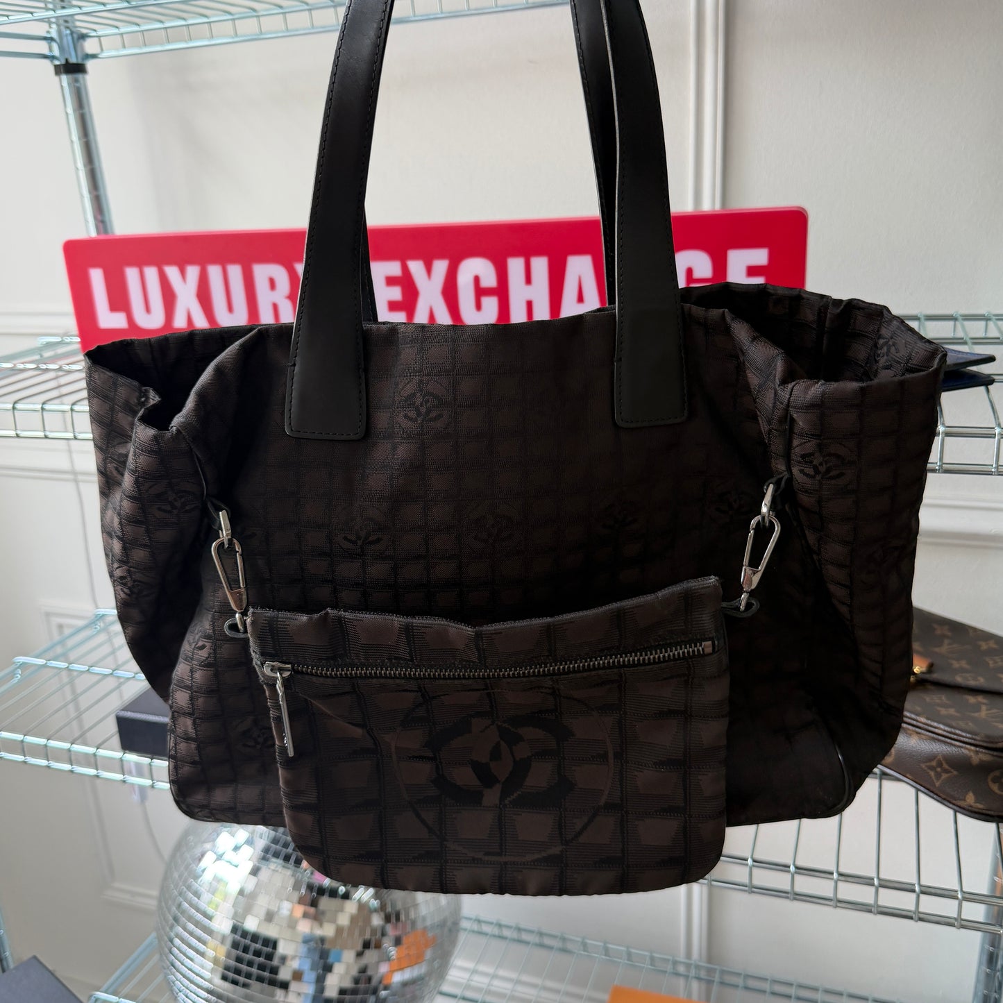 Pre-Owned Black Travelline Nylon Shopper Tote w/Pouch