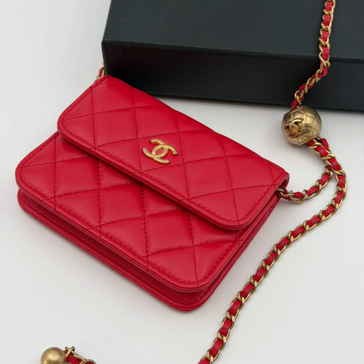Pre-Owned Red Matelassé Mini Lambskin Leather Crossbody Bag