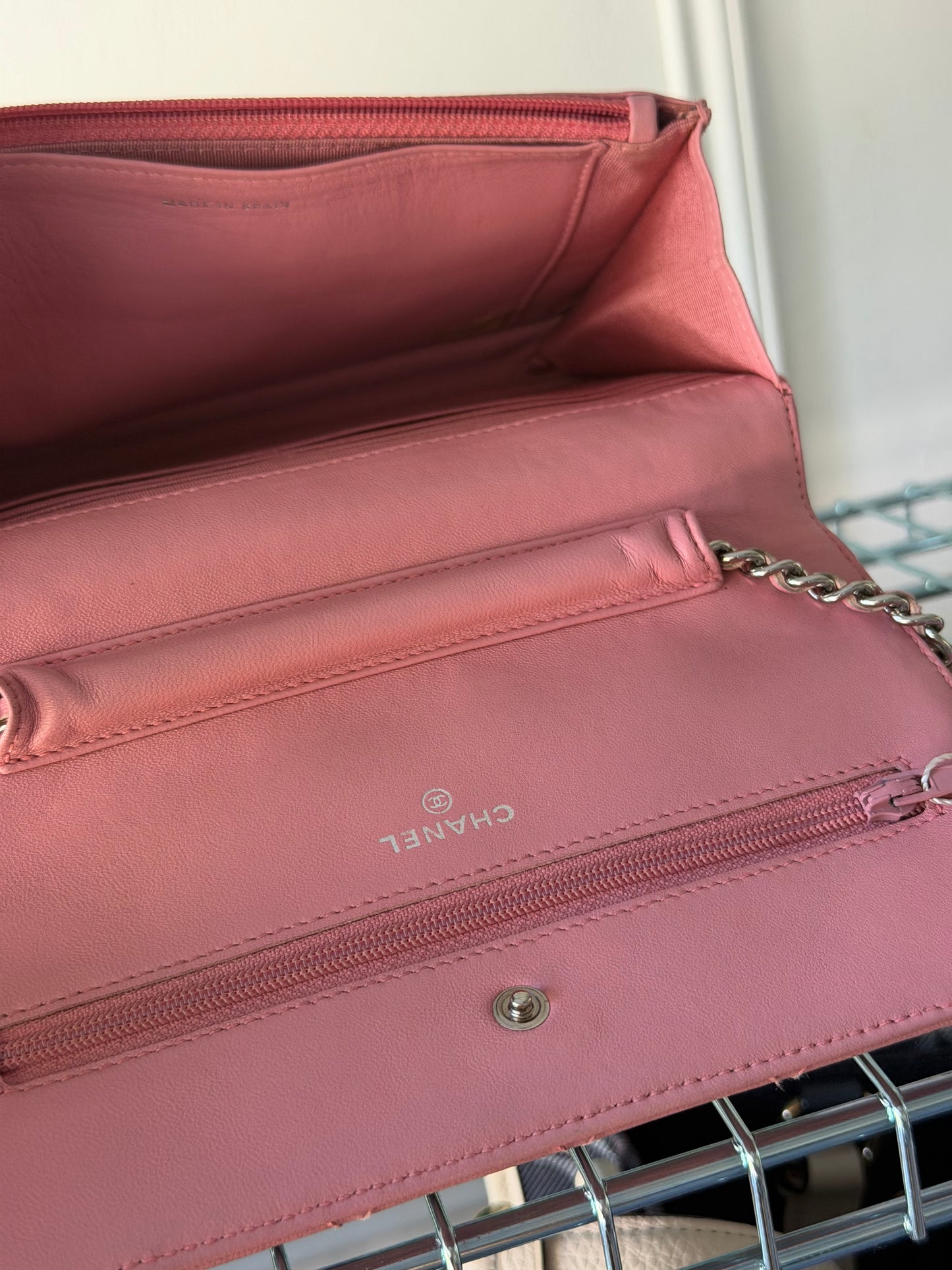 Pre-Owned Pink Matelassé Lambskin Wallet on Chain