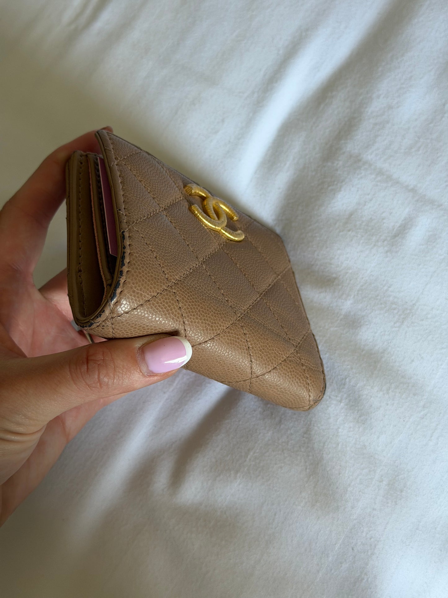 Pre-Owned Beige Caviar Leather Wallet