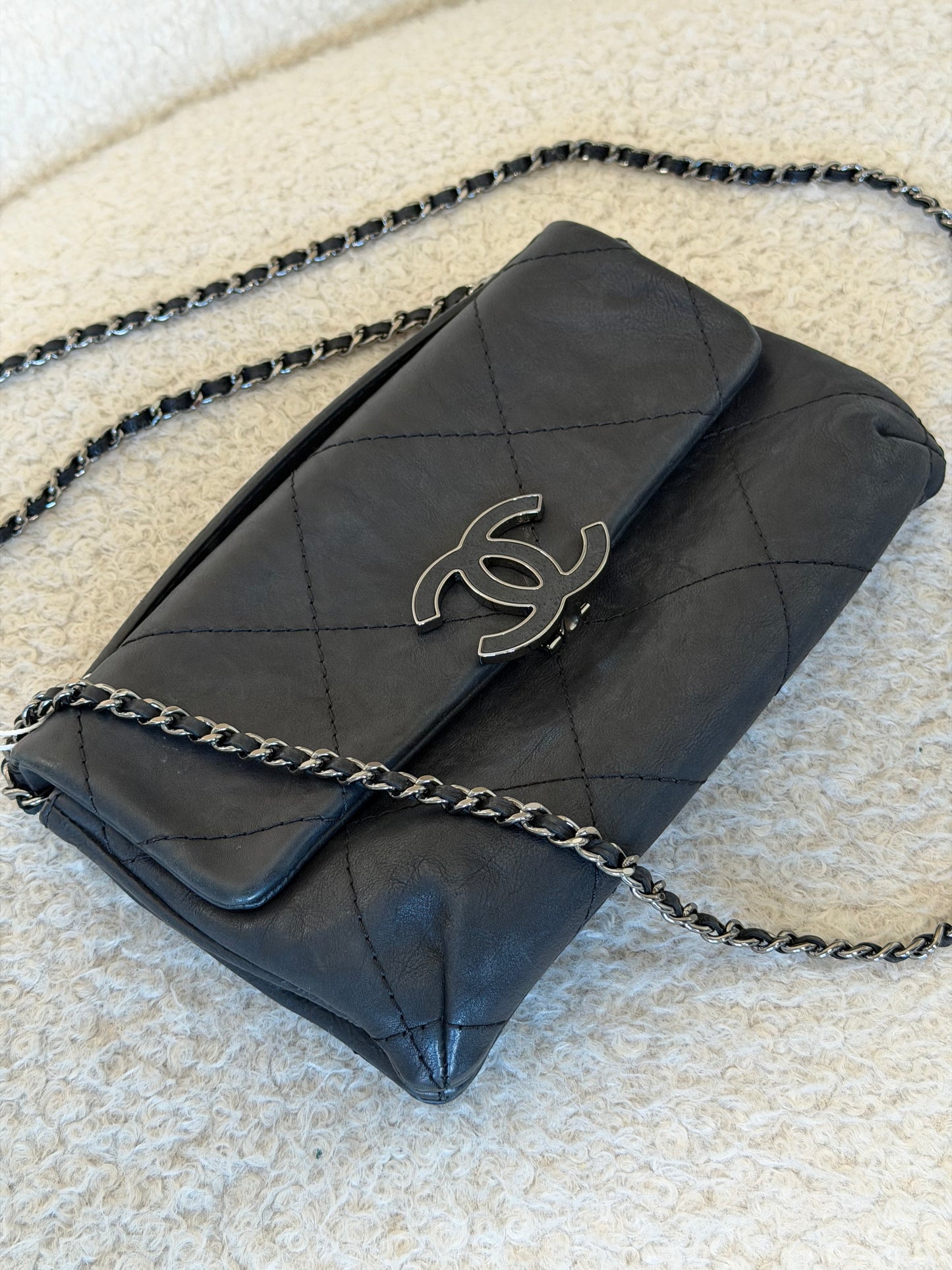 Pre-Owned Black Lambskin Leather Top Handle Wallet On Chain Handbag