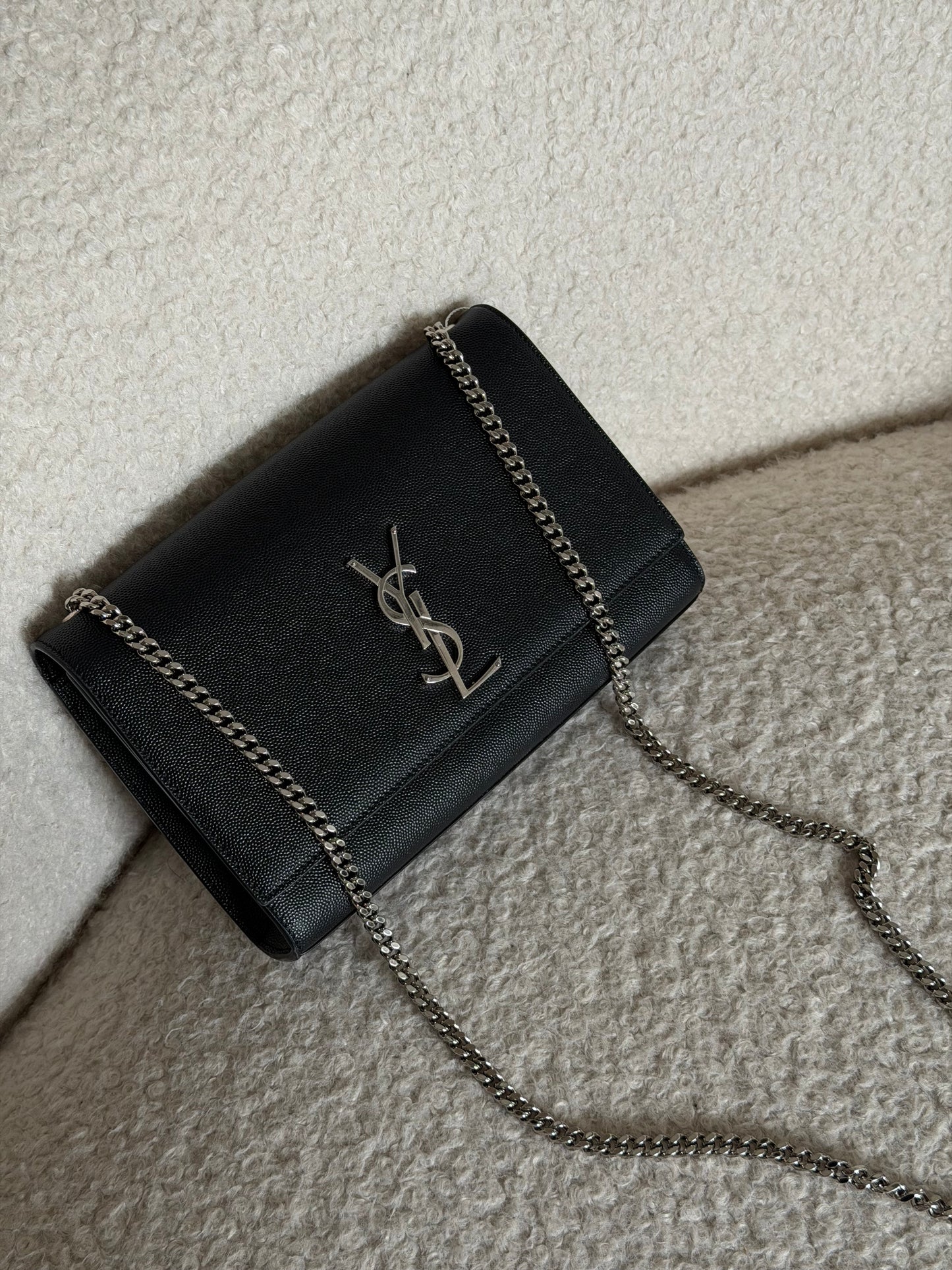 Pre-Owned Black Grained Calfskin Leather Cassandra Crossbody Bag