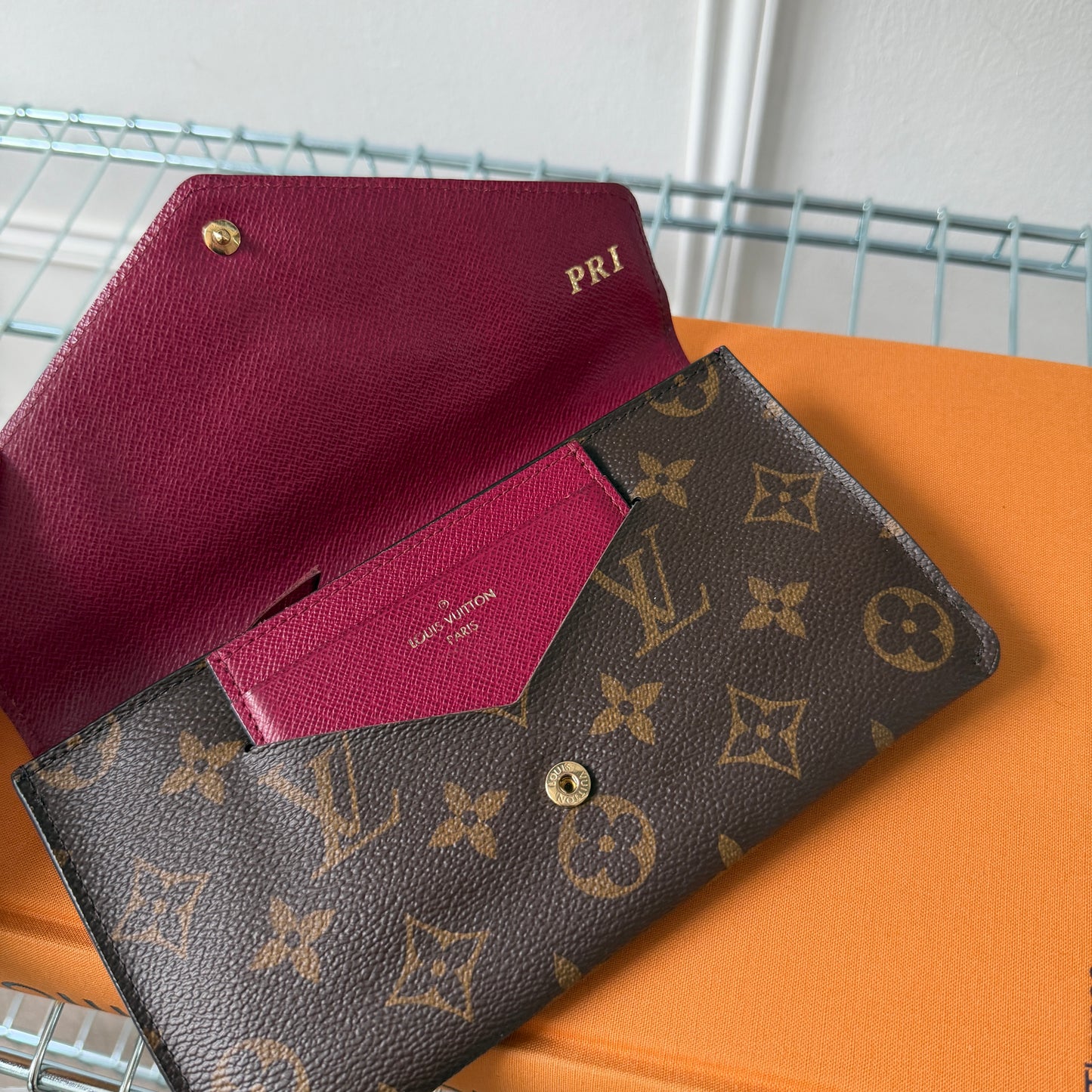 Pre-Owned LV Monogram Canvas Sarah Wallet w/Cardholder