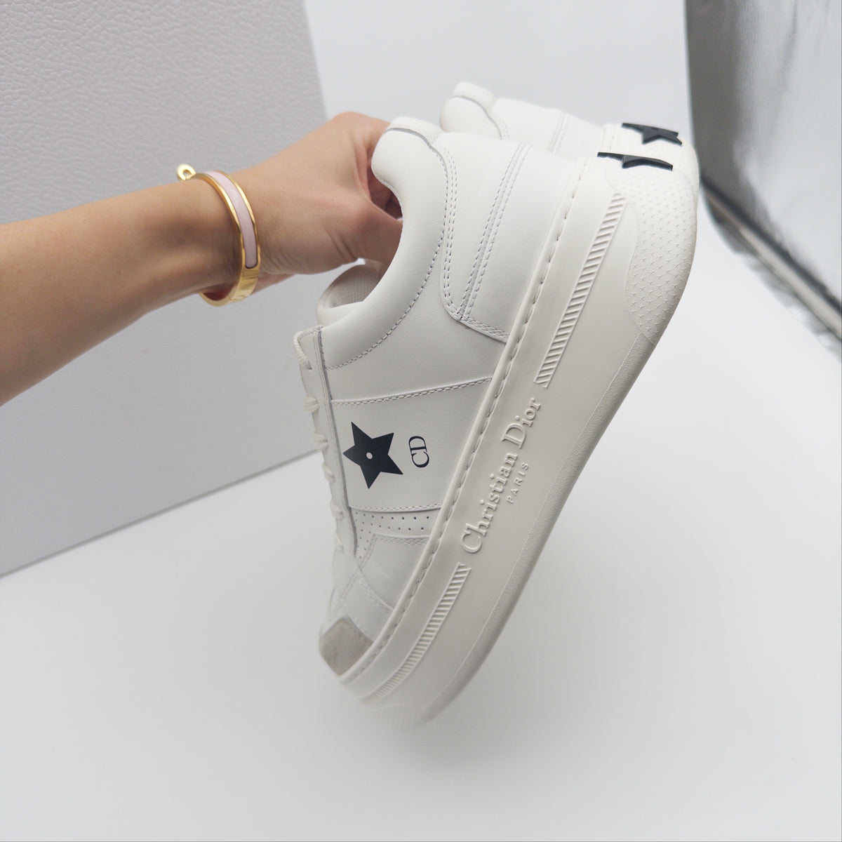 Pre-Owned White Leather Trainers (38)