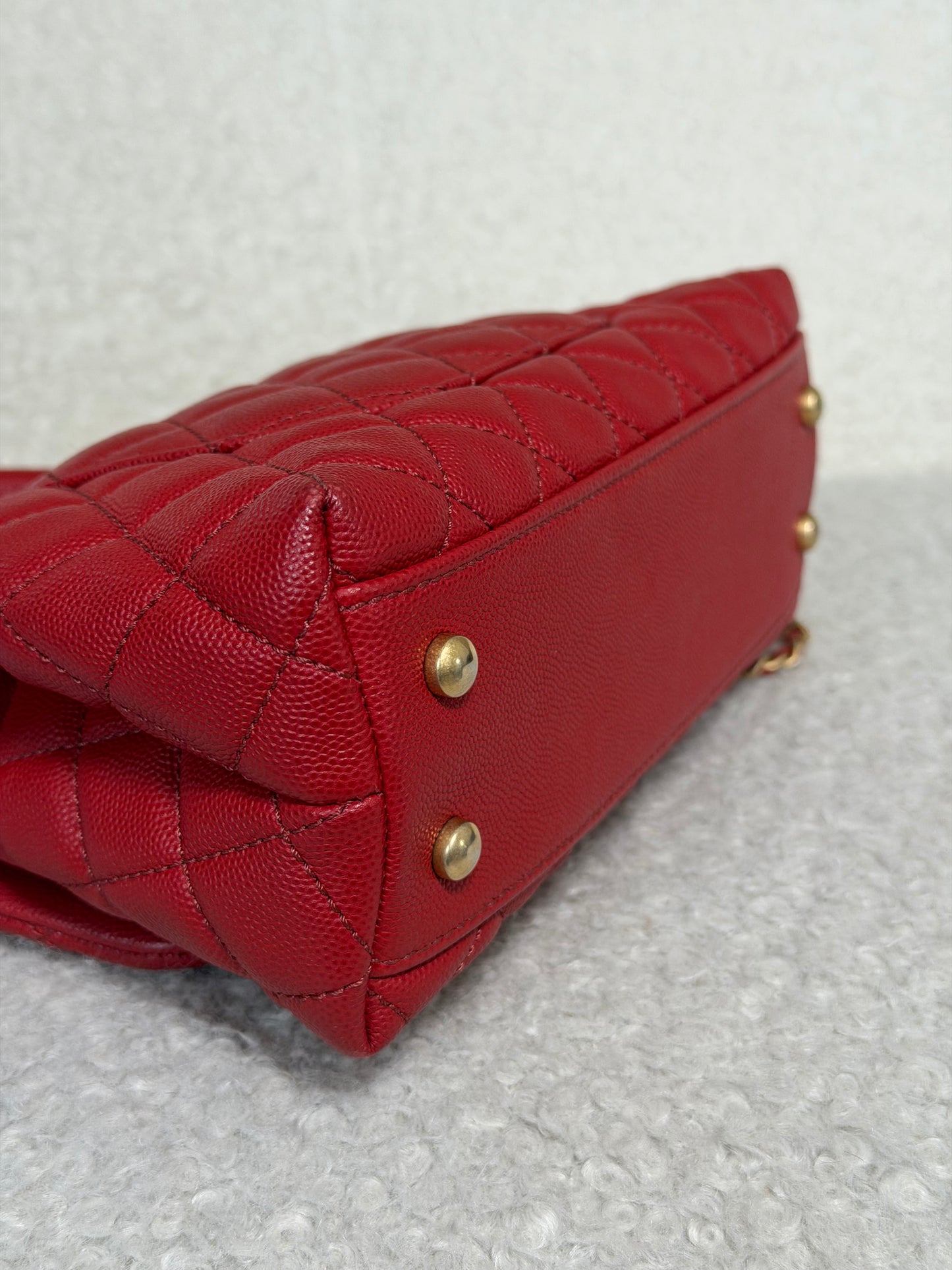 Pre-Owned Red Matelassé Caviar Leather Coco Top Handle Shoulder Bag