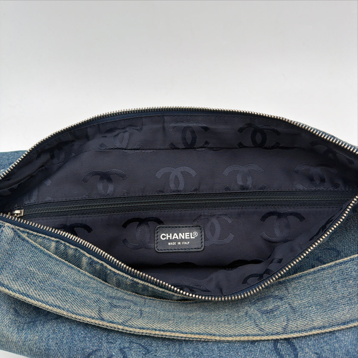 Pre-Owned Denim Handbag