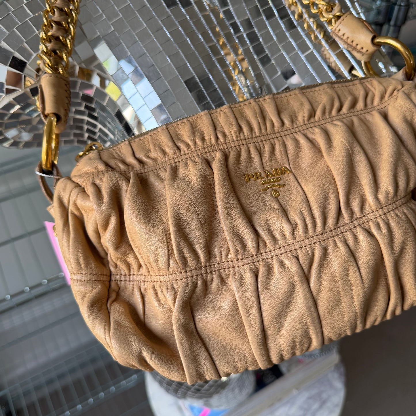 Pre-Owned Beige Ruffled Leather Shoulder Bag