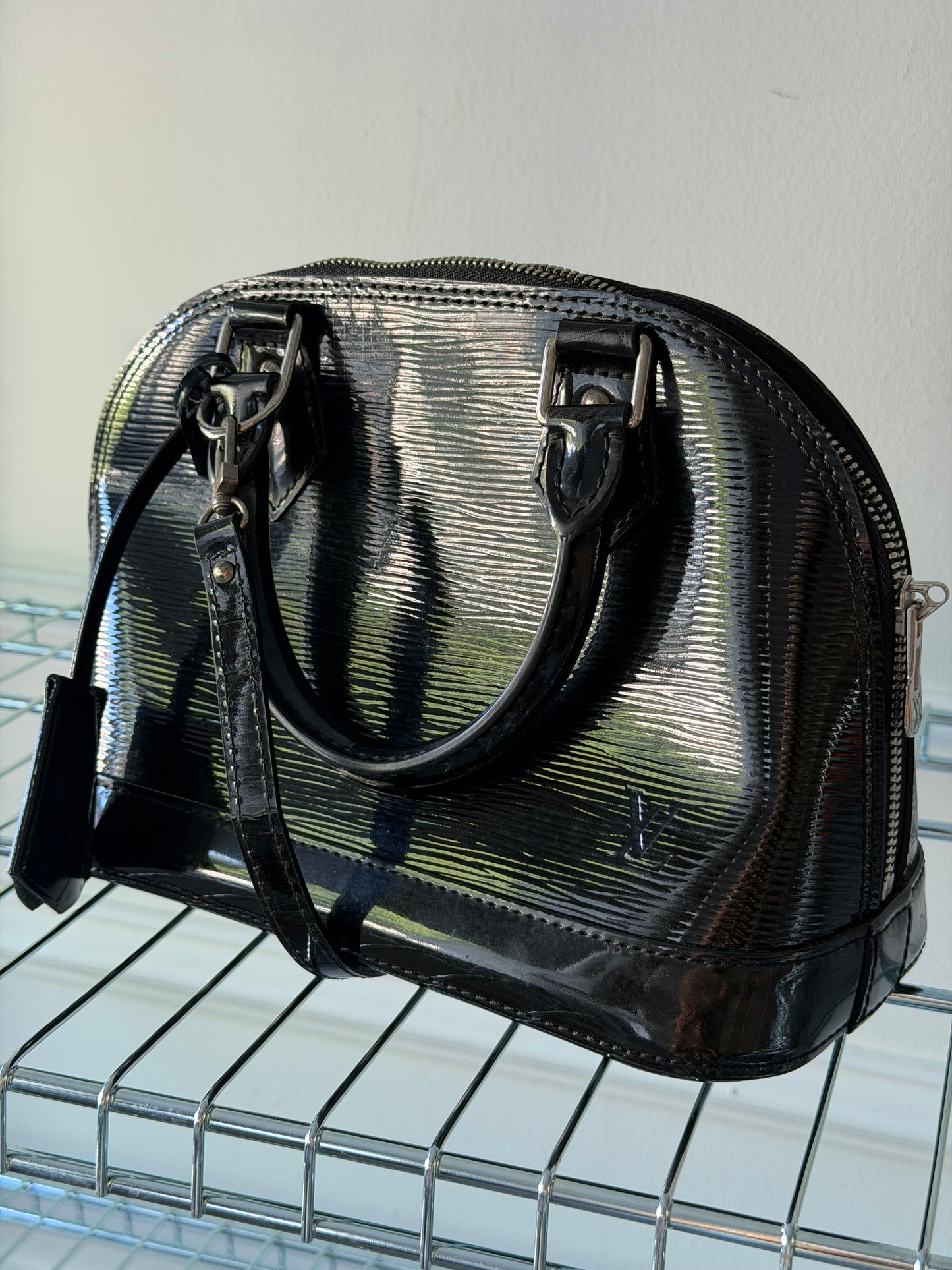 Pre-Owned Black Epi Electric Leather Alma BB Crossbody Bag