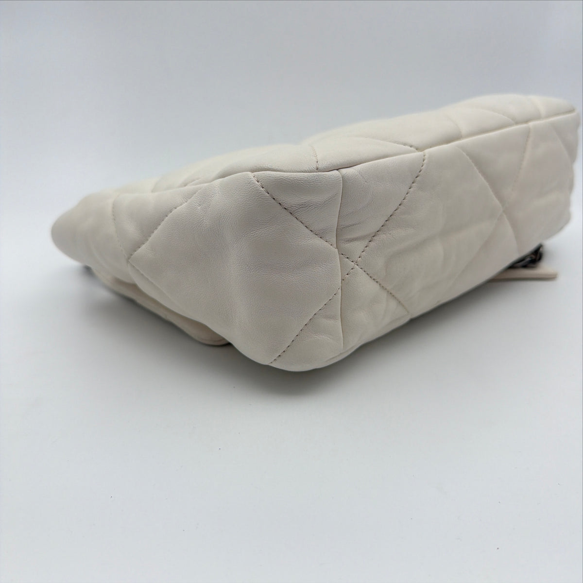 Pre-Owned White Shiny Lambskin Leather Single Flap Crossbody Bag