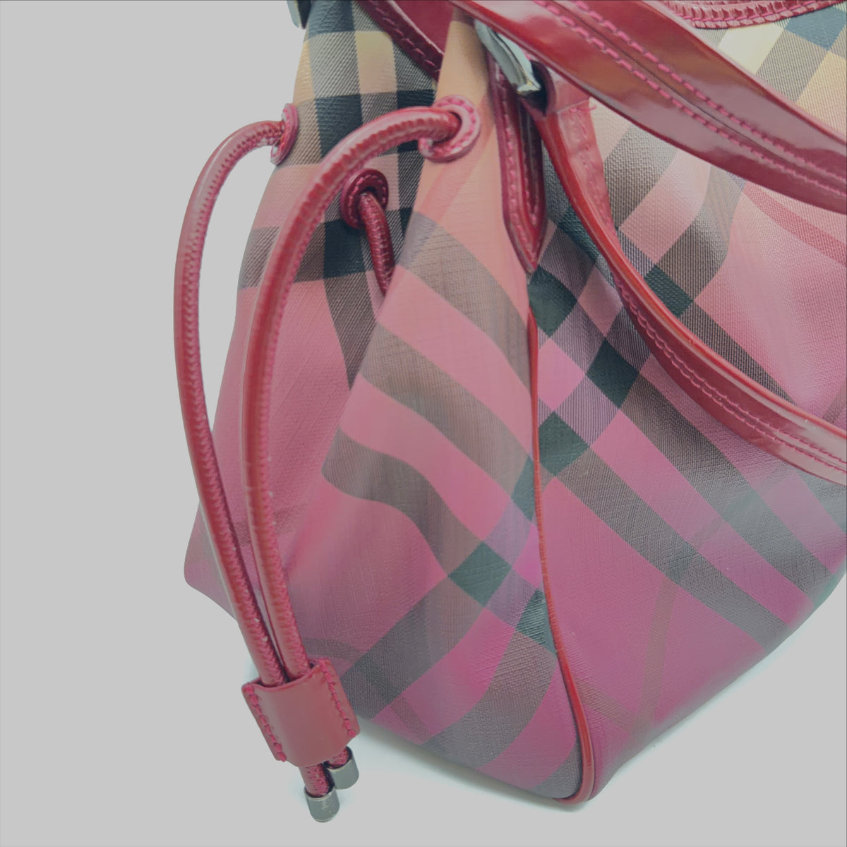 Pre-Owned Red Gradient Novacheck Coated Canvas Shoulder Bag