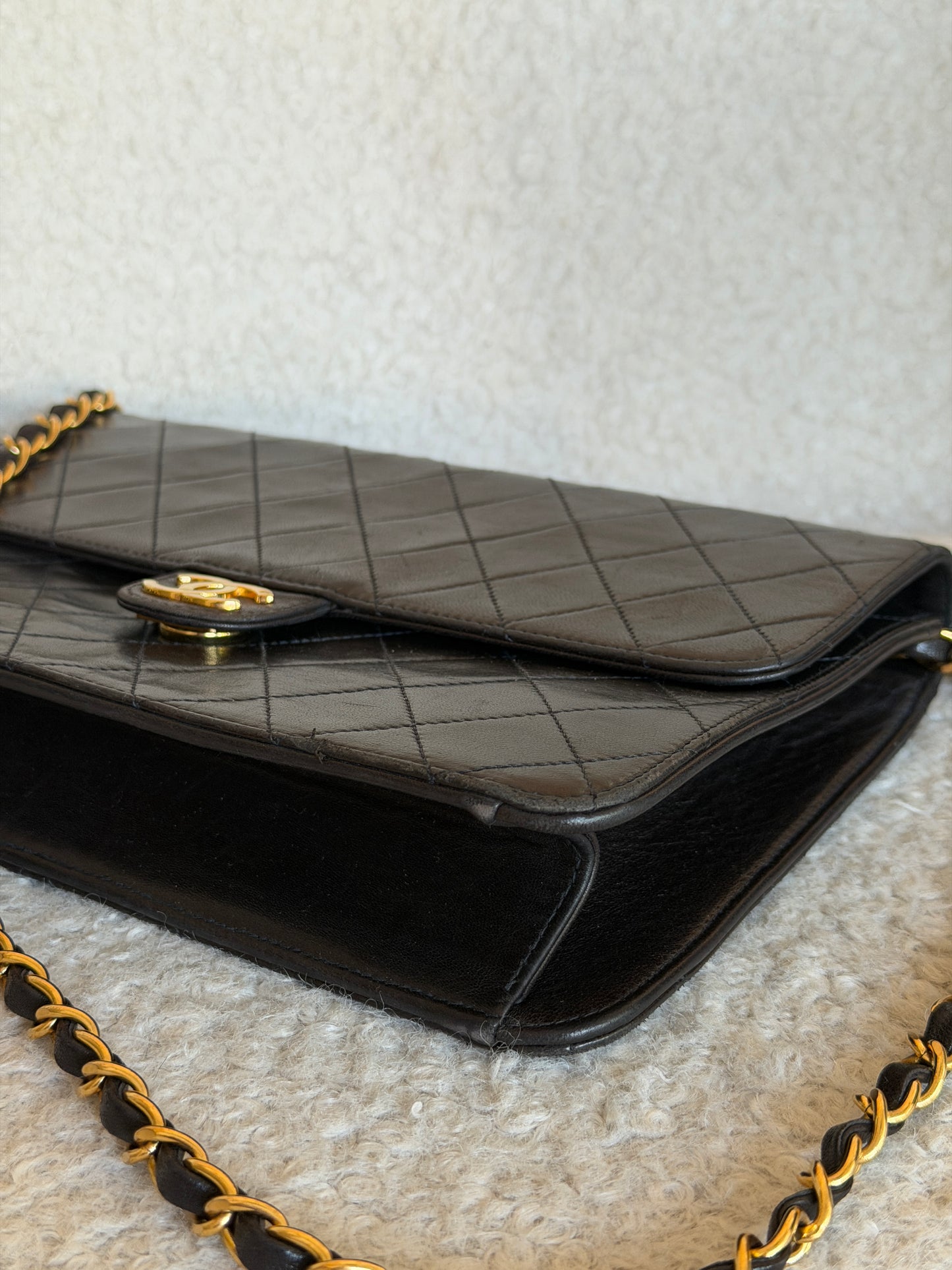 Pre-Owned Black Matelassé Lambskin Leather Handbag